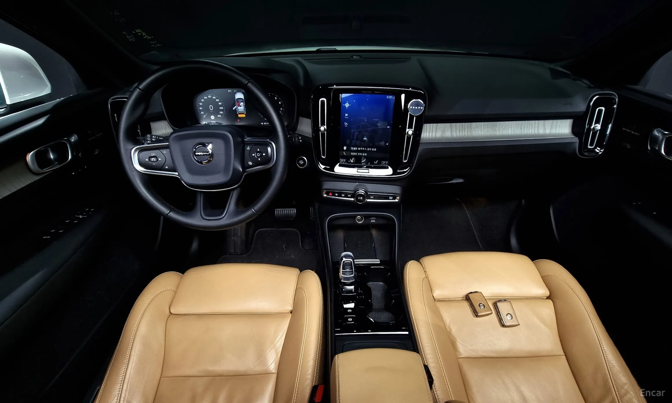 Volvo XC40 превью 7