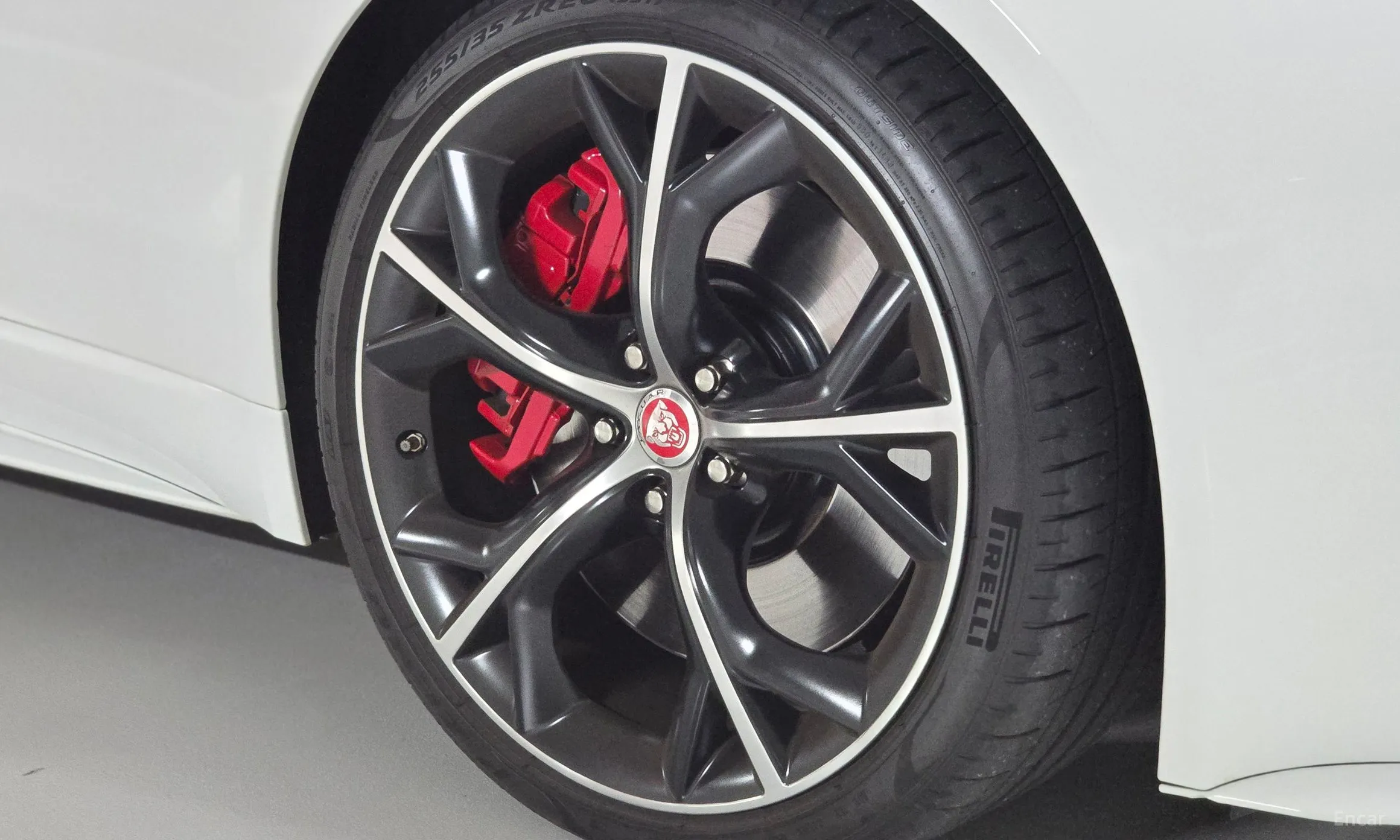 Jaguar F-TYPE превью 5