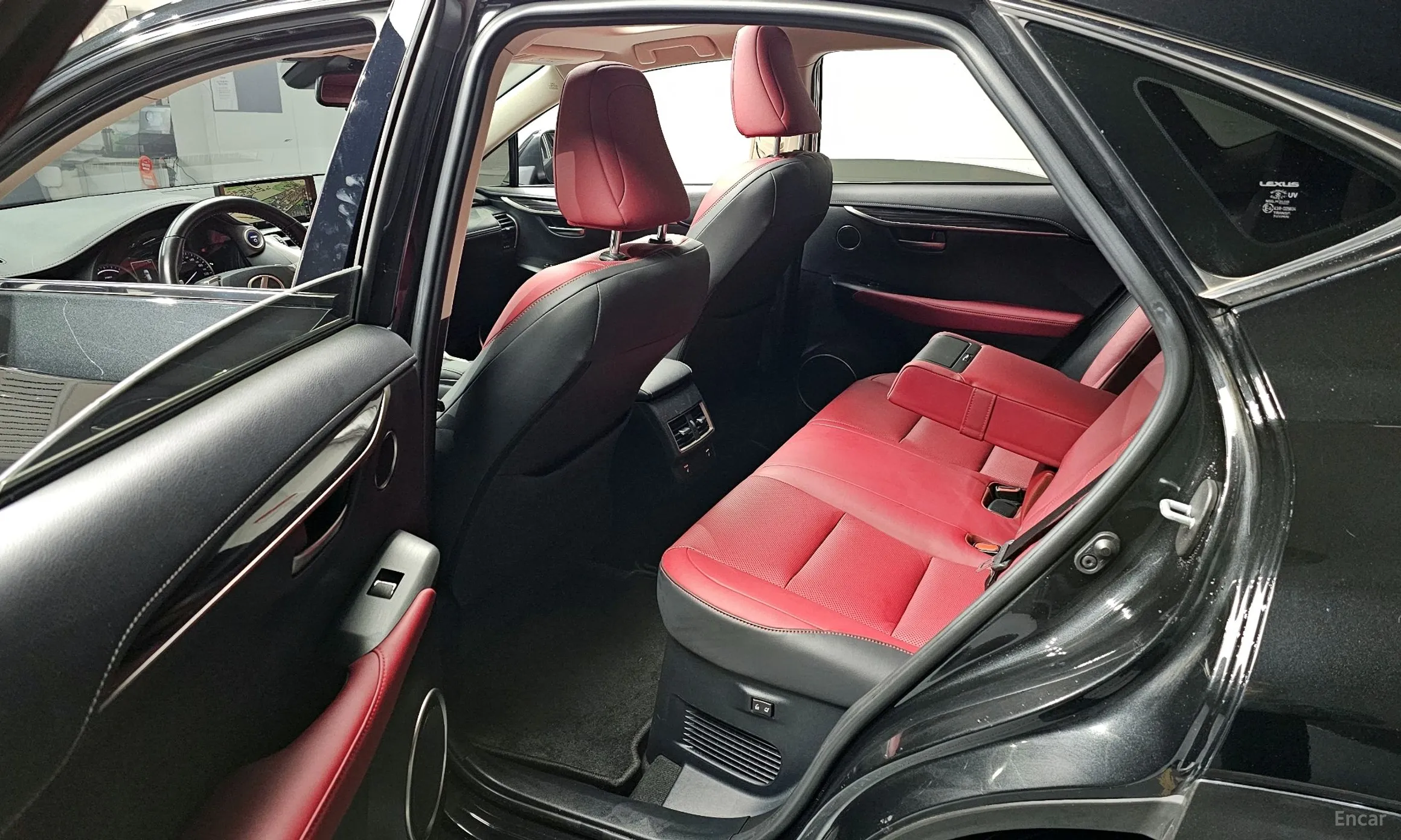 Lexus NX300h превью 11
