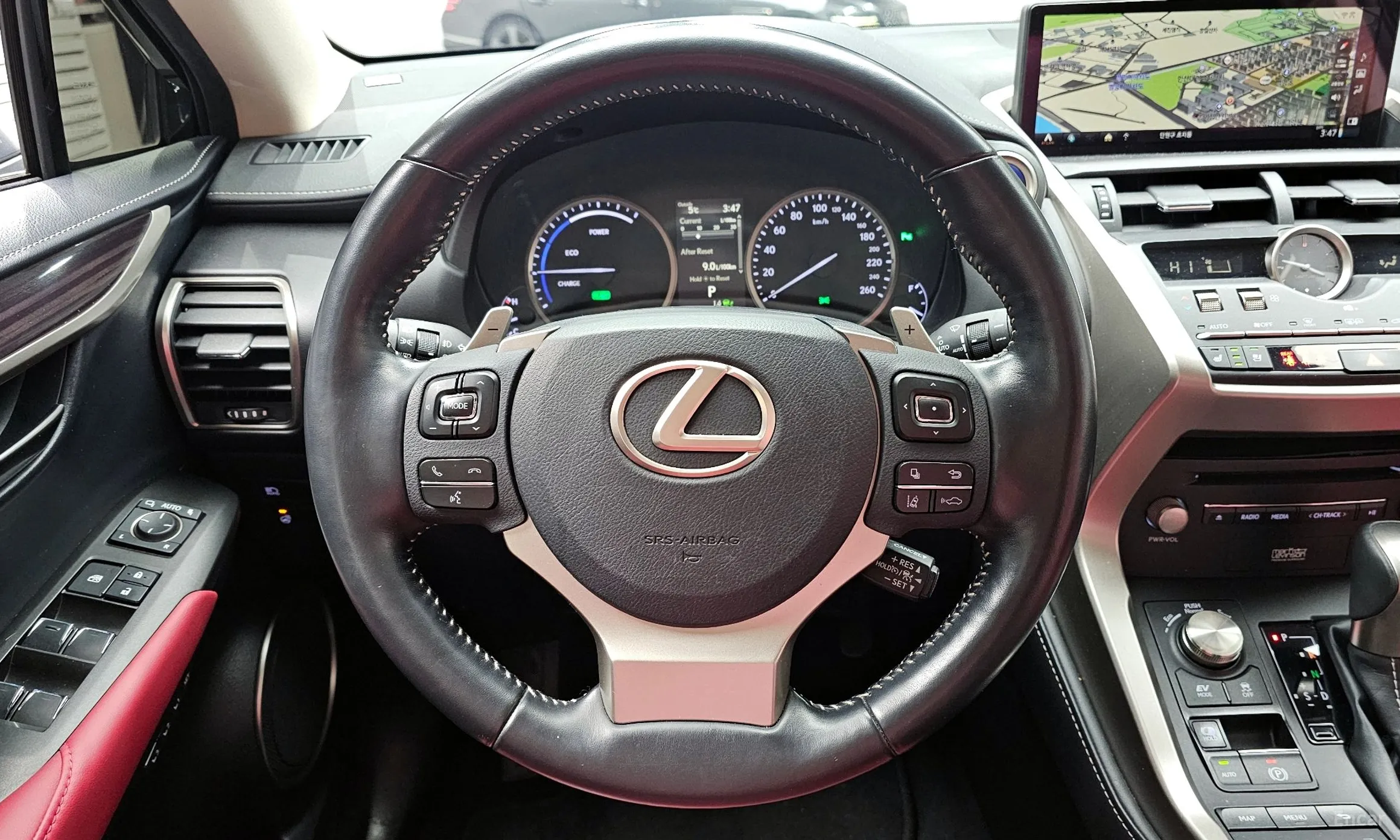 Lexus NX300h превью 13