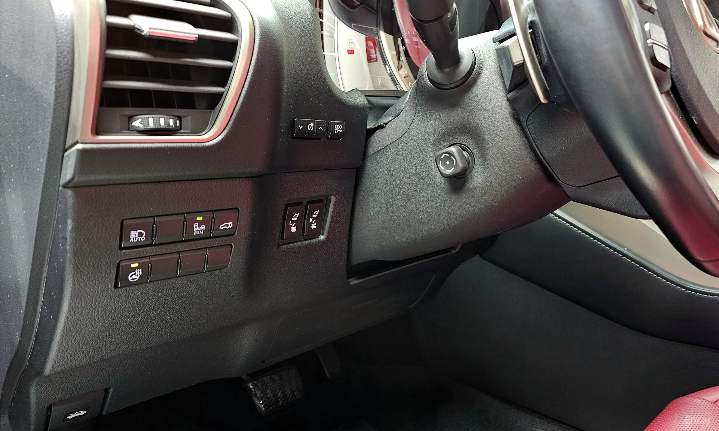 Lexus NX300h превью 15