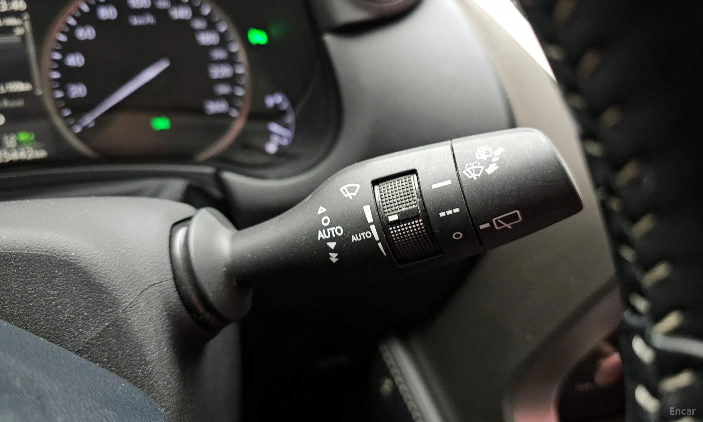 Lexus NX300h превью 16
