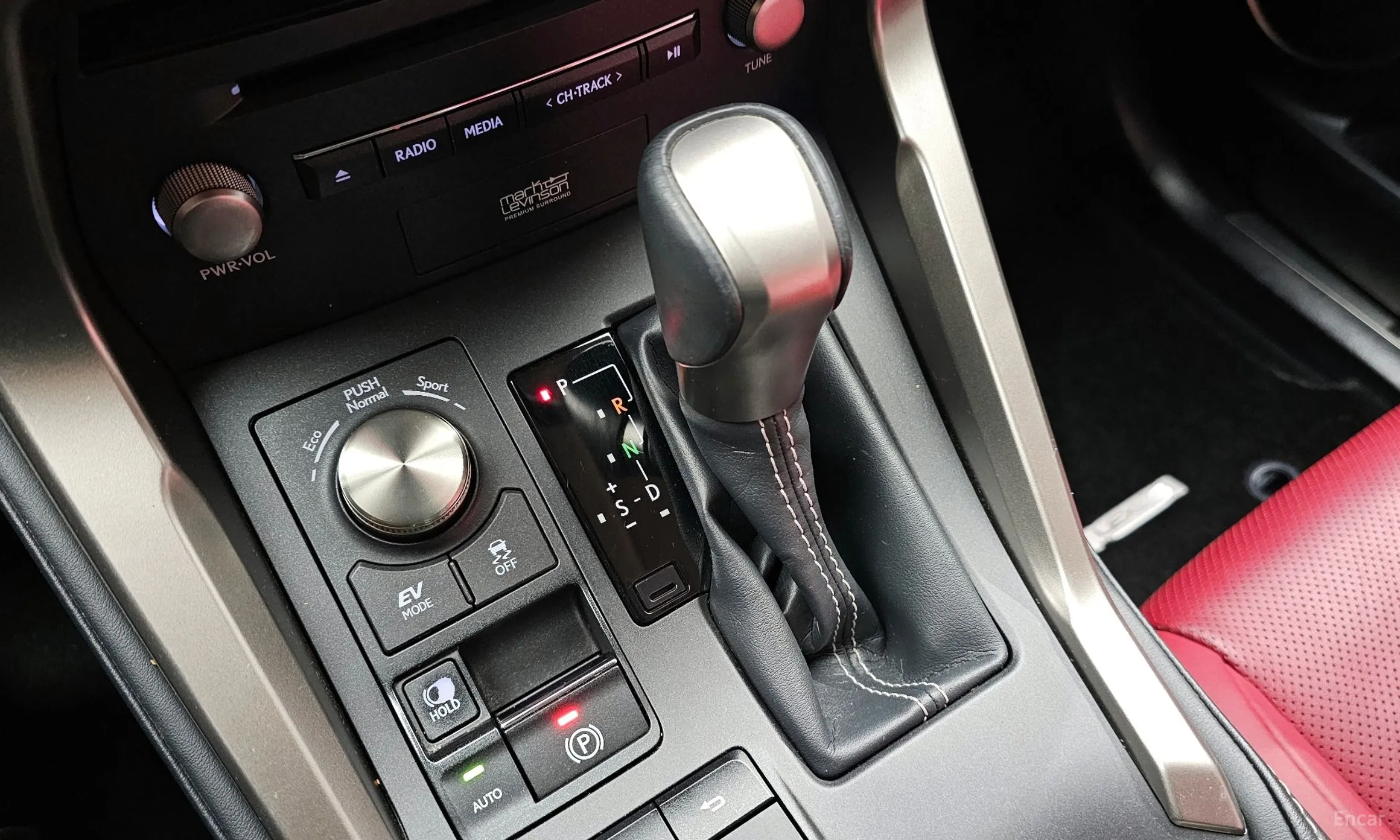 Lexus NX300h превью 9