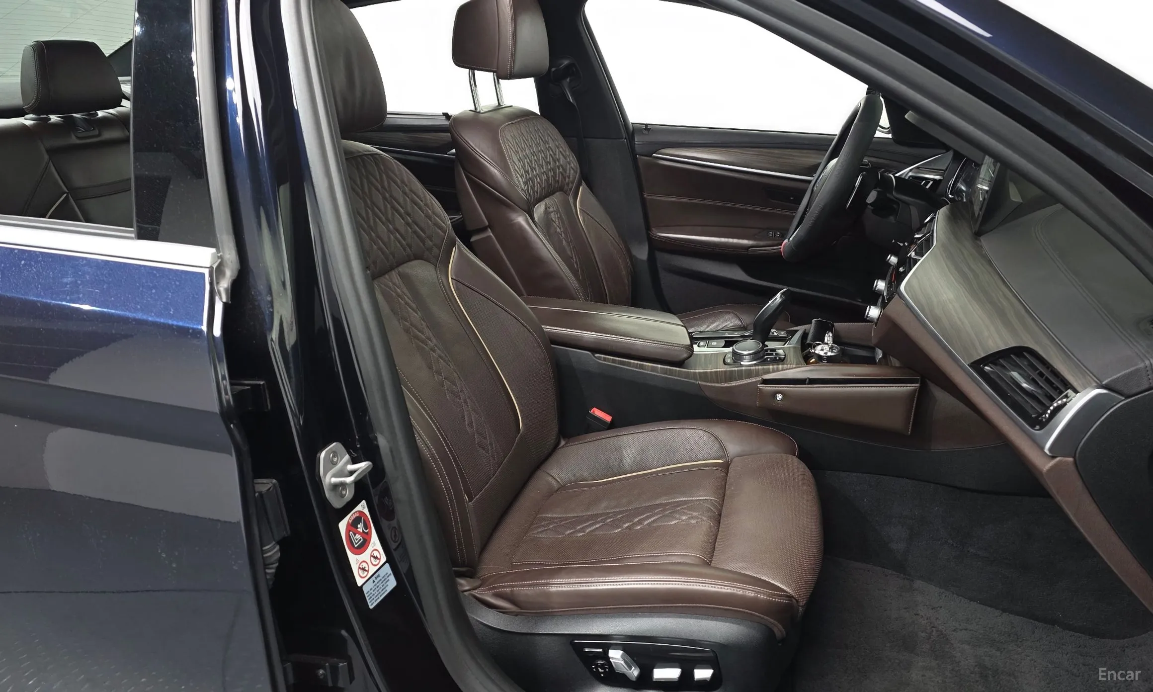 BMW 5 Series (G30) превью 10