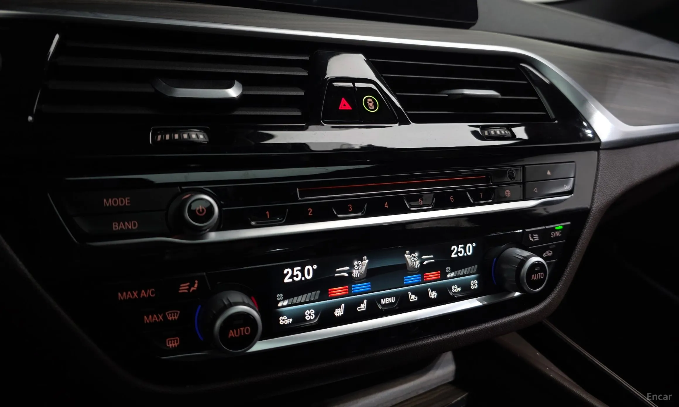 BMW 5 Series (G30) превью 17