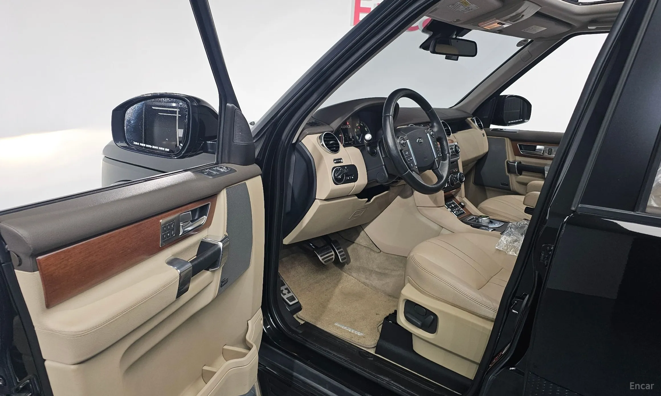 Land Rover Discovery 4 превью 10