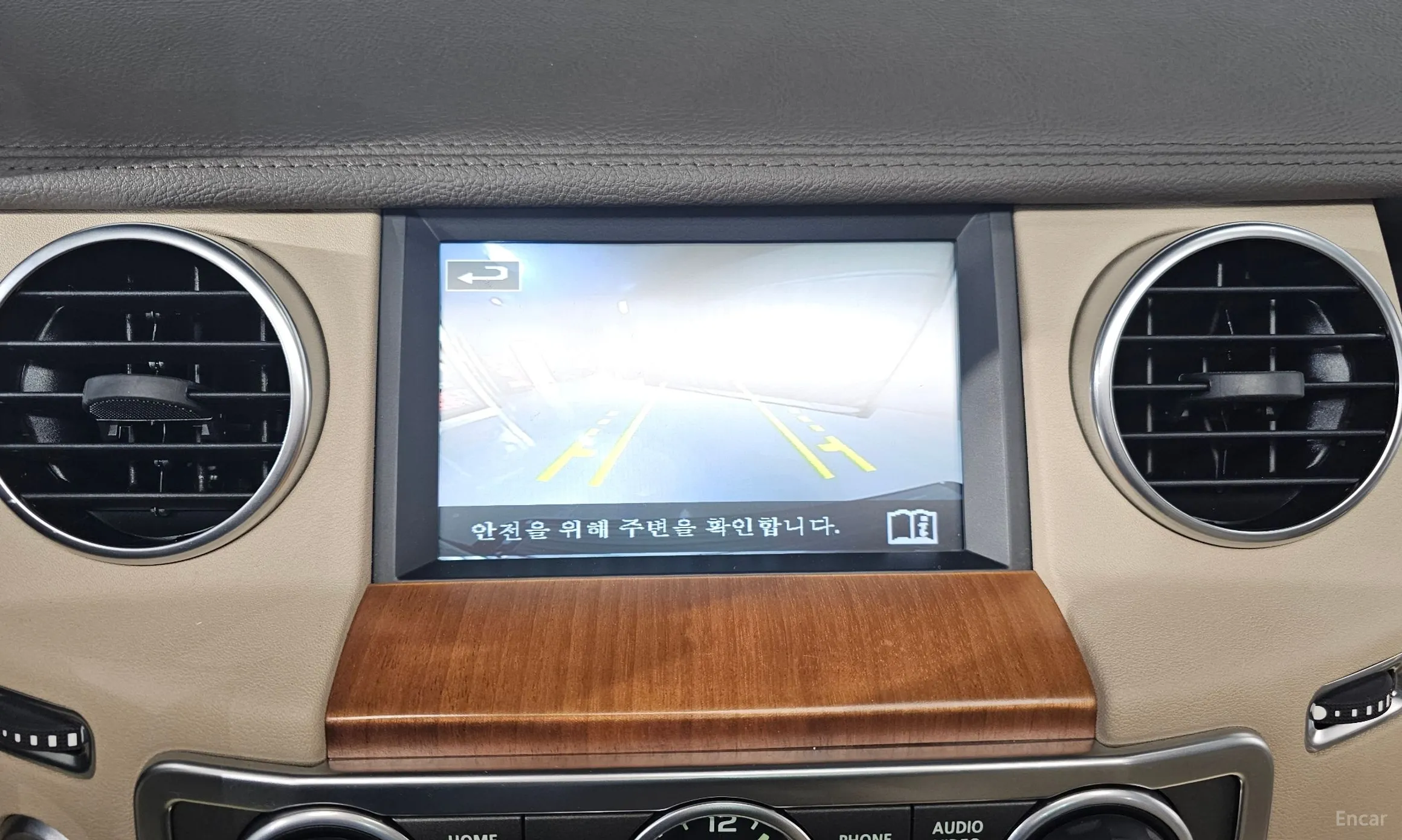 Land Rover Discovery 4 превью 16