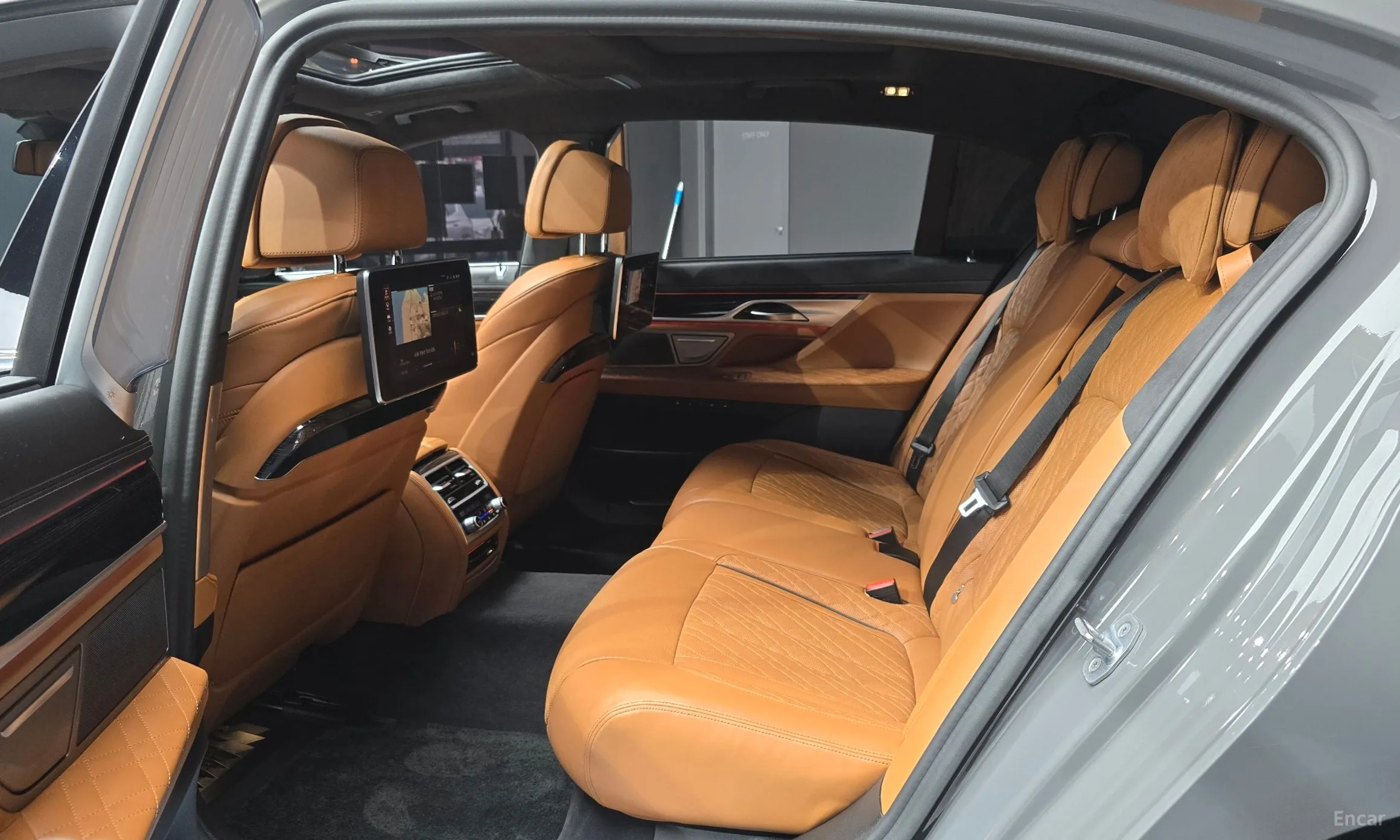 BMW 7 Series (G11) превью 12