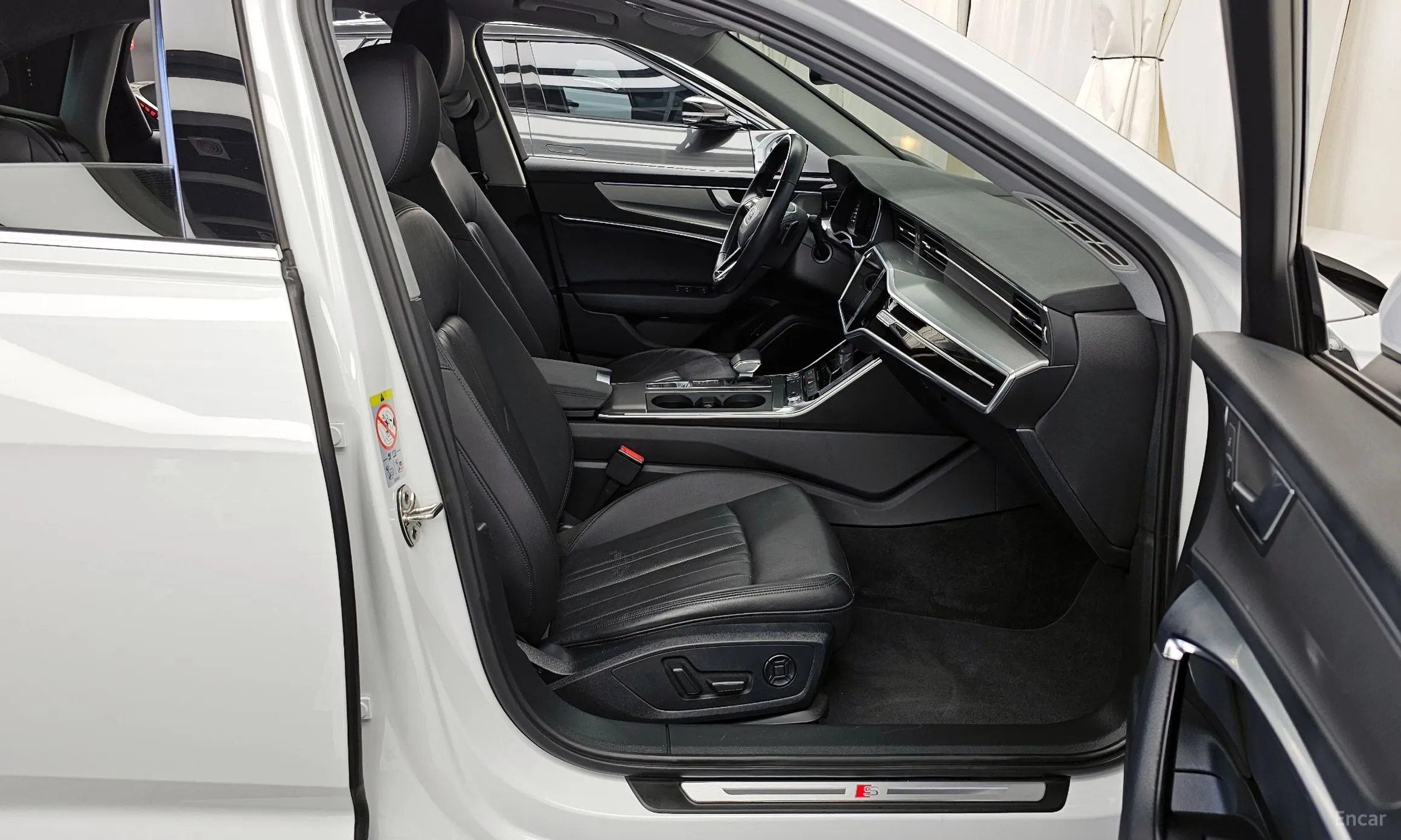 Audi A6 (C8) превью 11