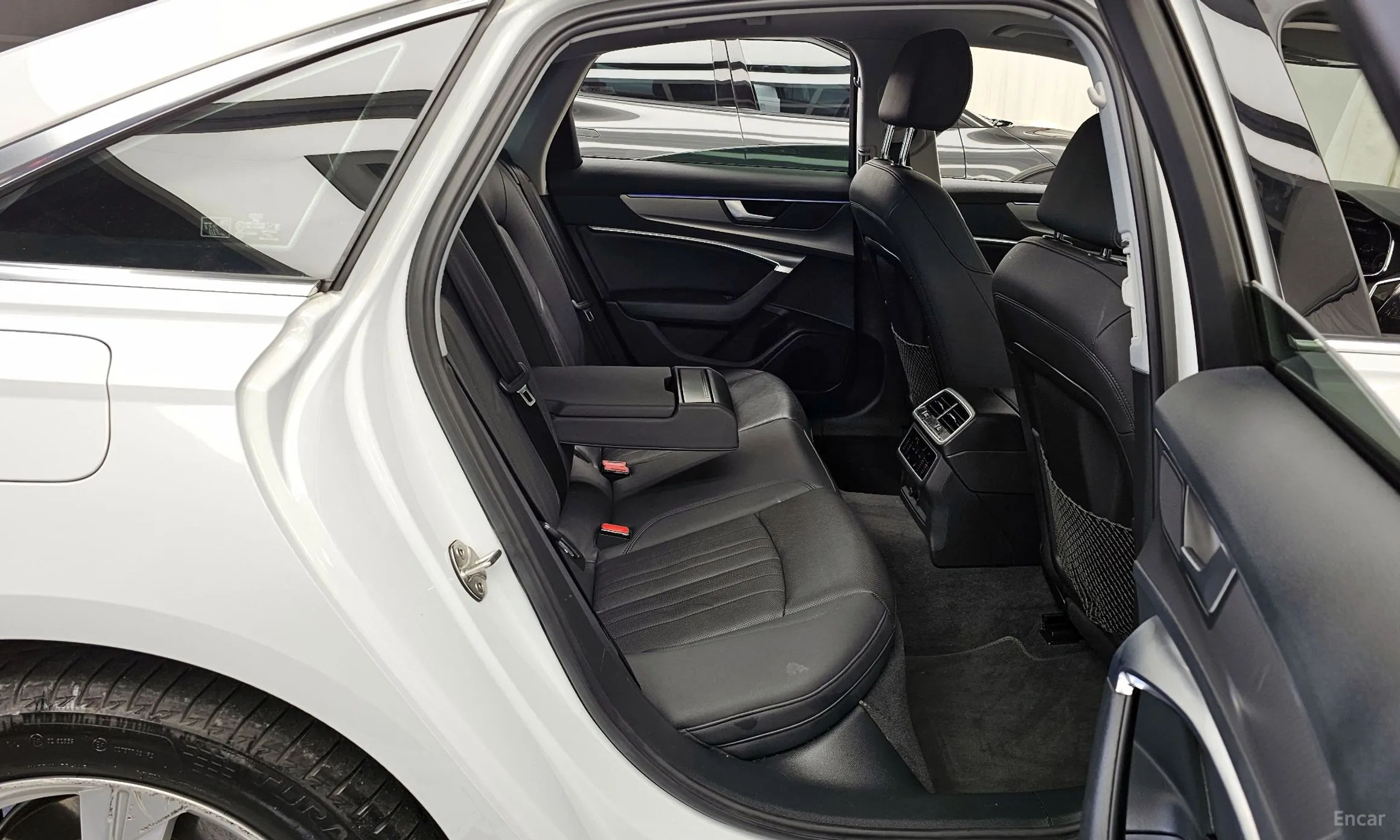 Audi A6 (C8) превью 12