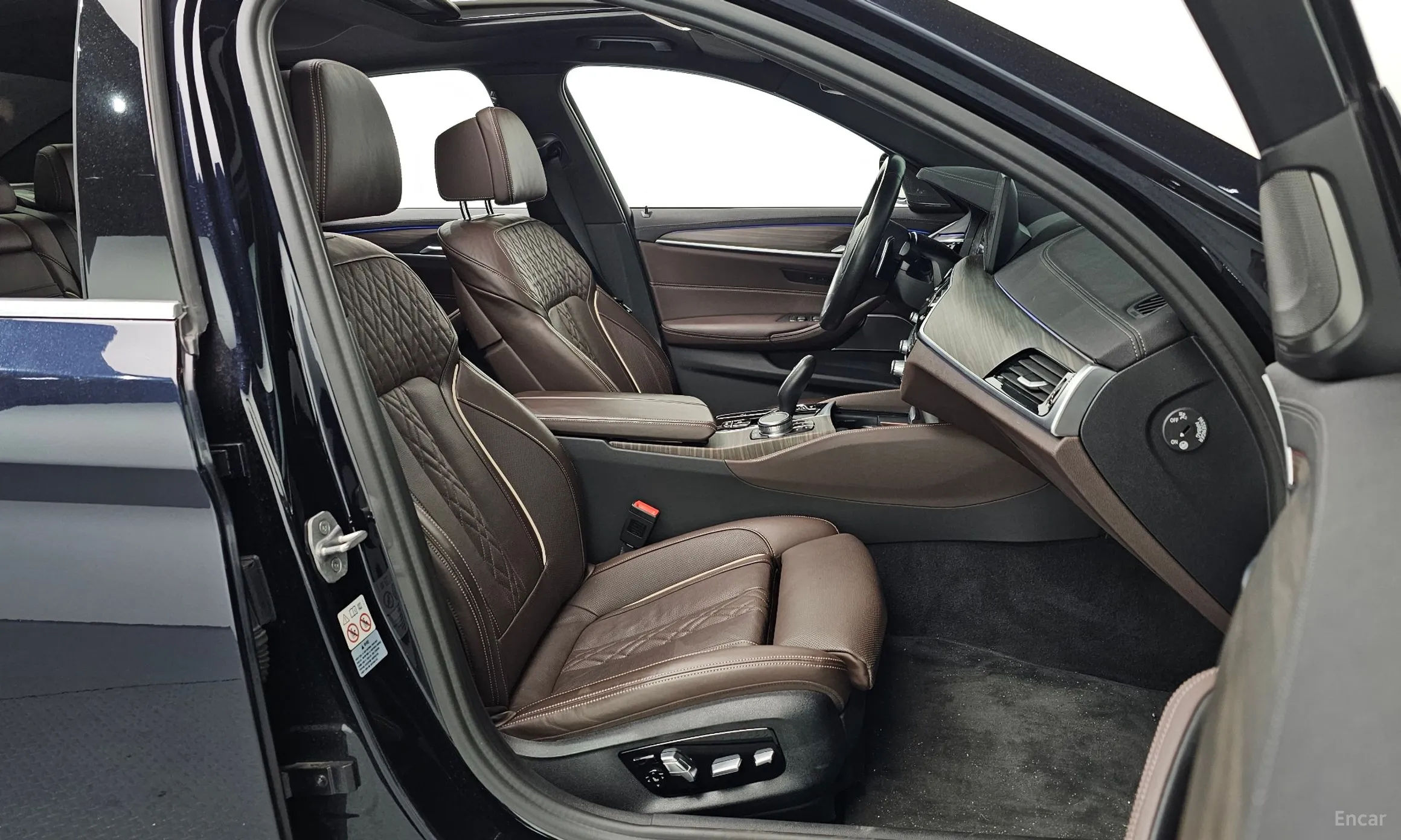 BMW 5 Series (G30) превью 10
