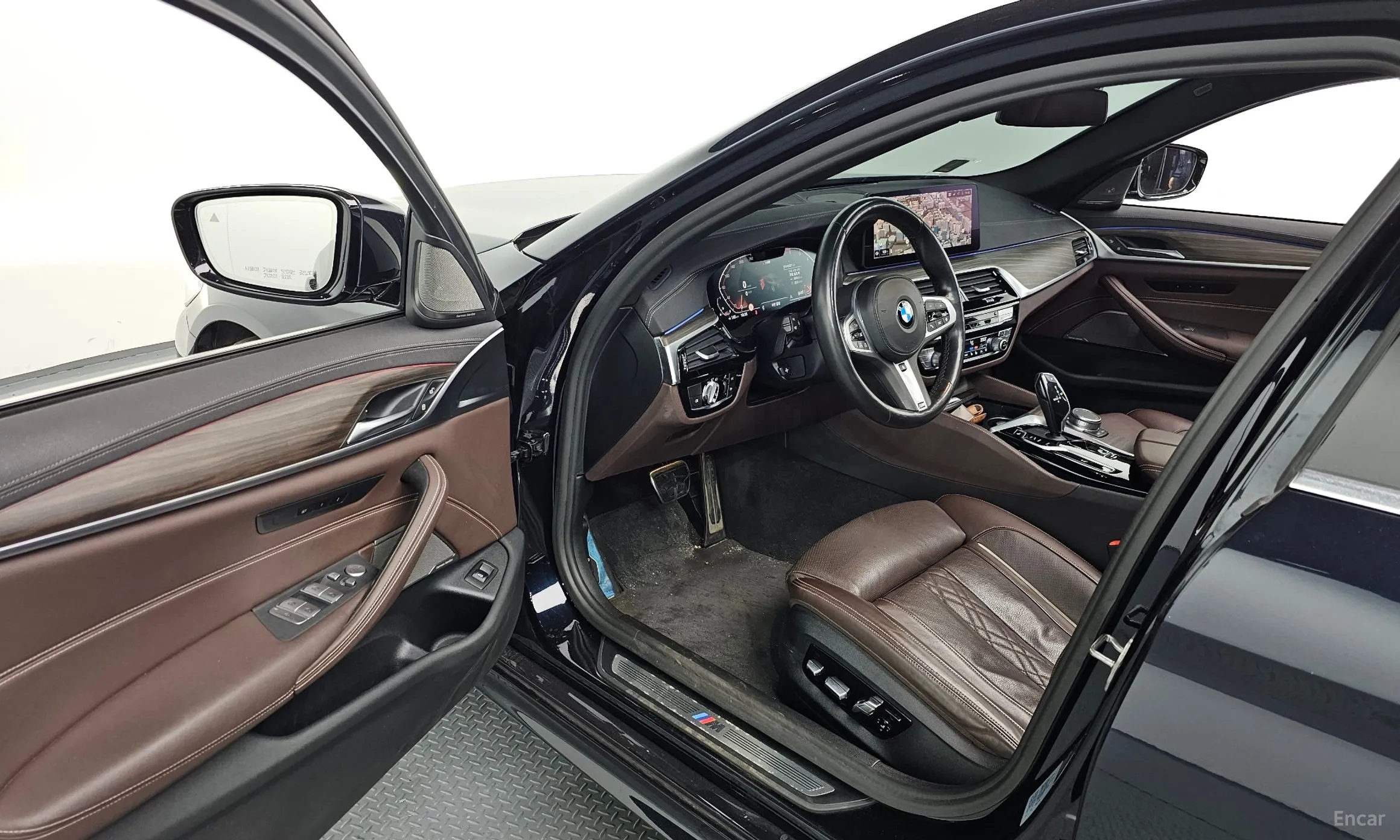 BMW 5 Series (G30) превью 11