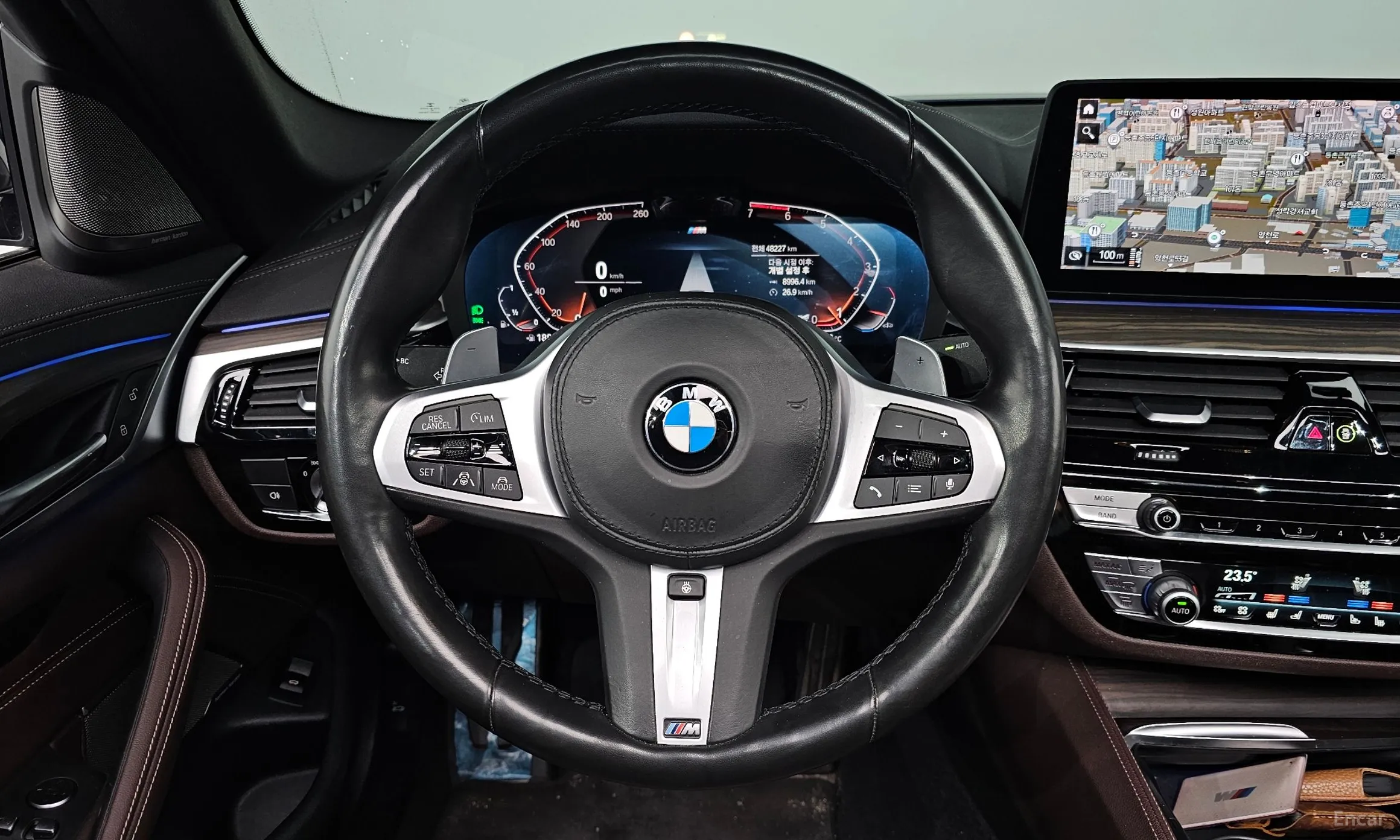 BMW 5 Series (G30) превью 13