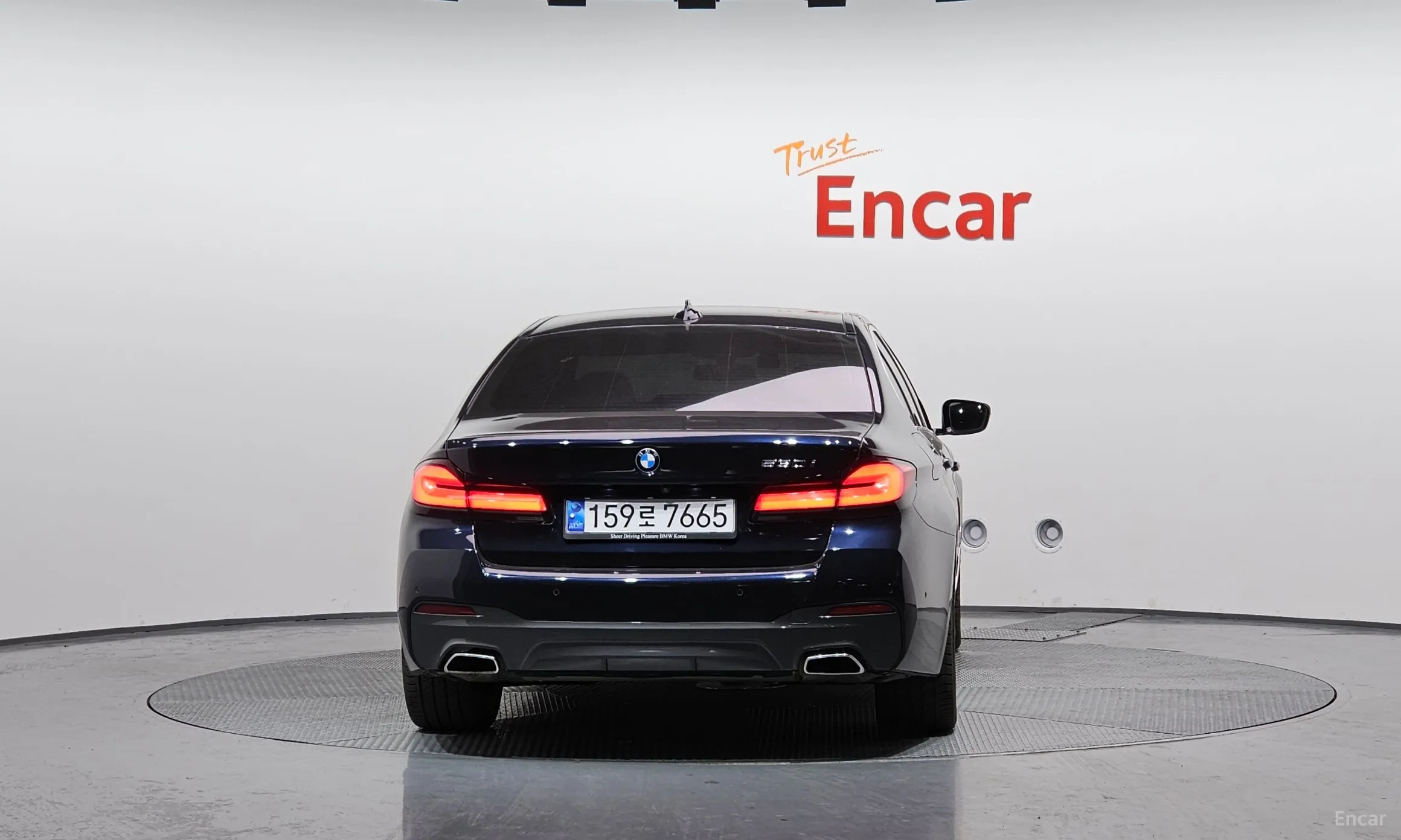BMW 5 Series (G30) превью 4