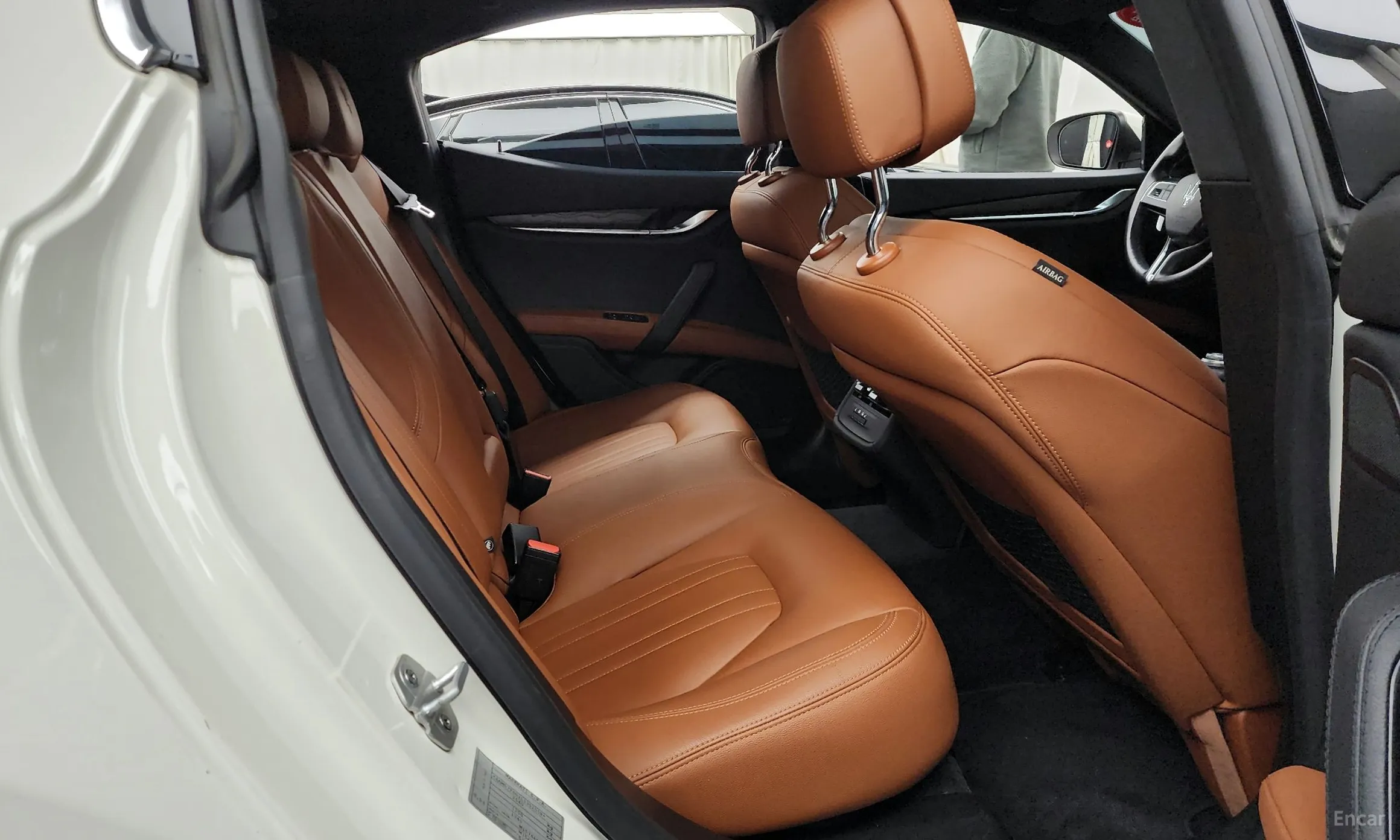 Maserati Ghibli превью 12