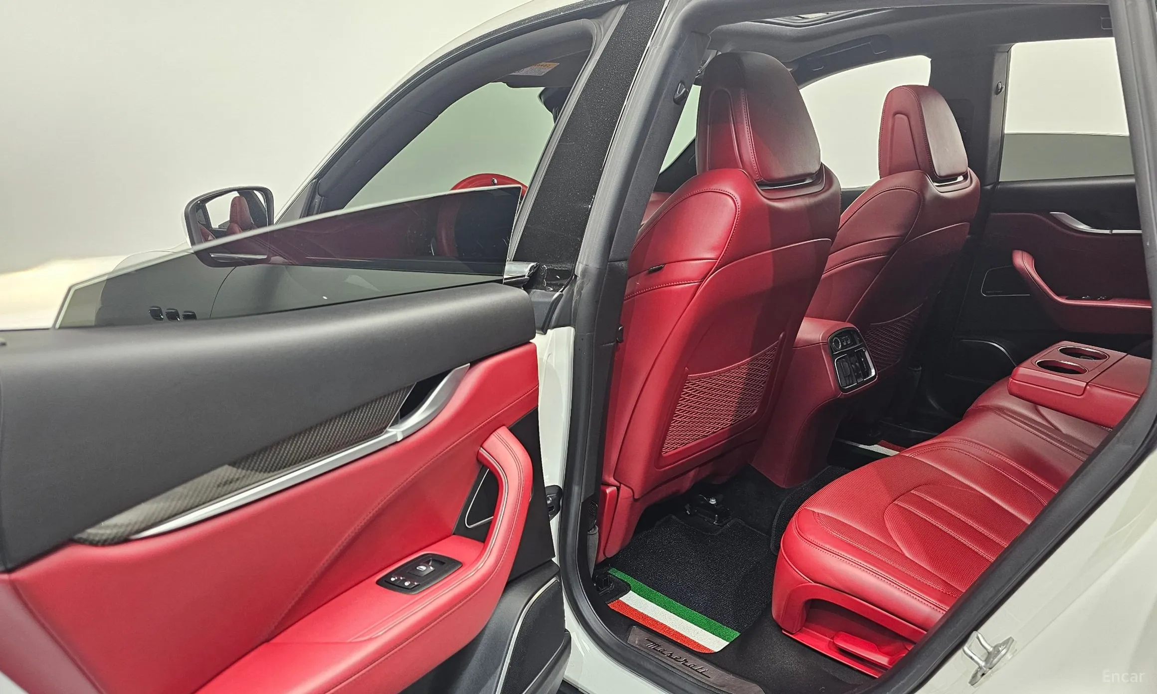 Maserati Levante превью 11