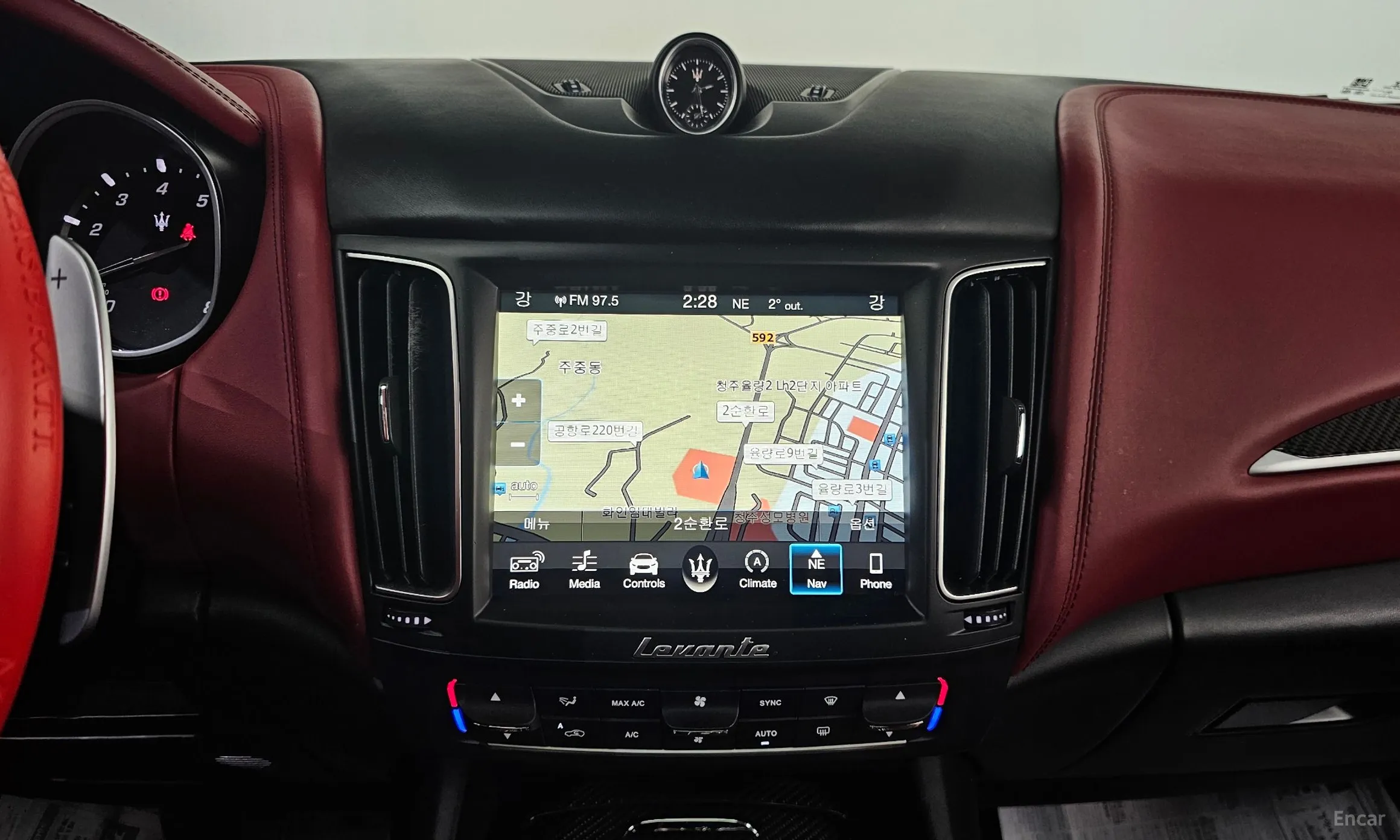 Maserati Levante превью 15