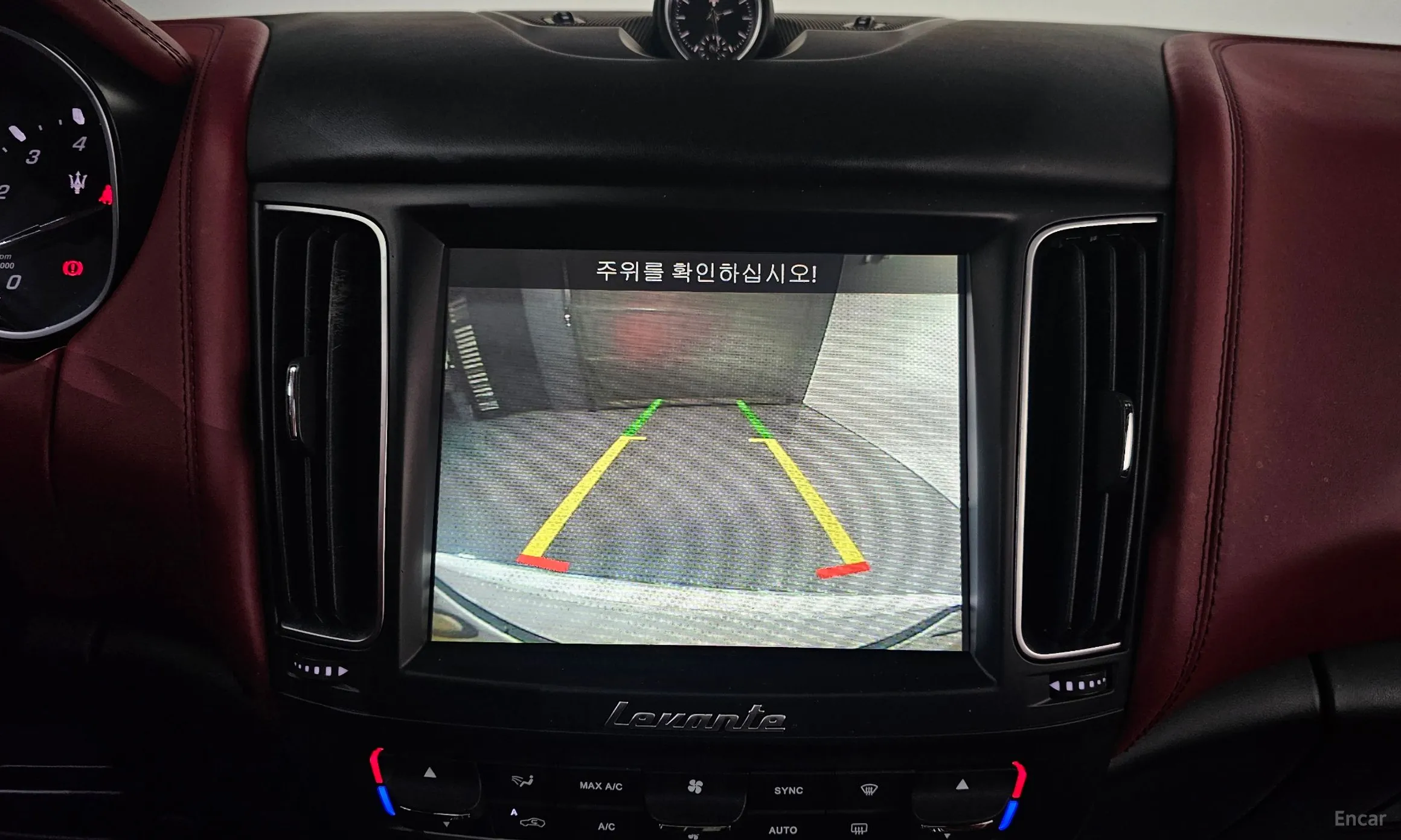 Maserati Levante превью 16