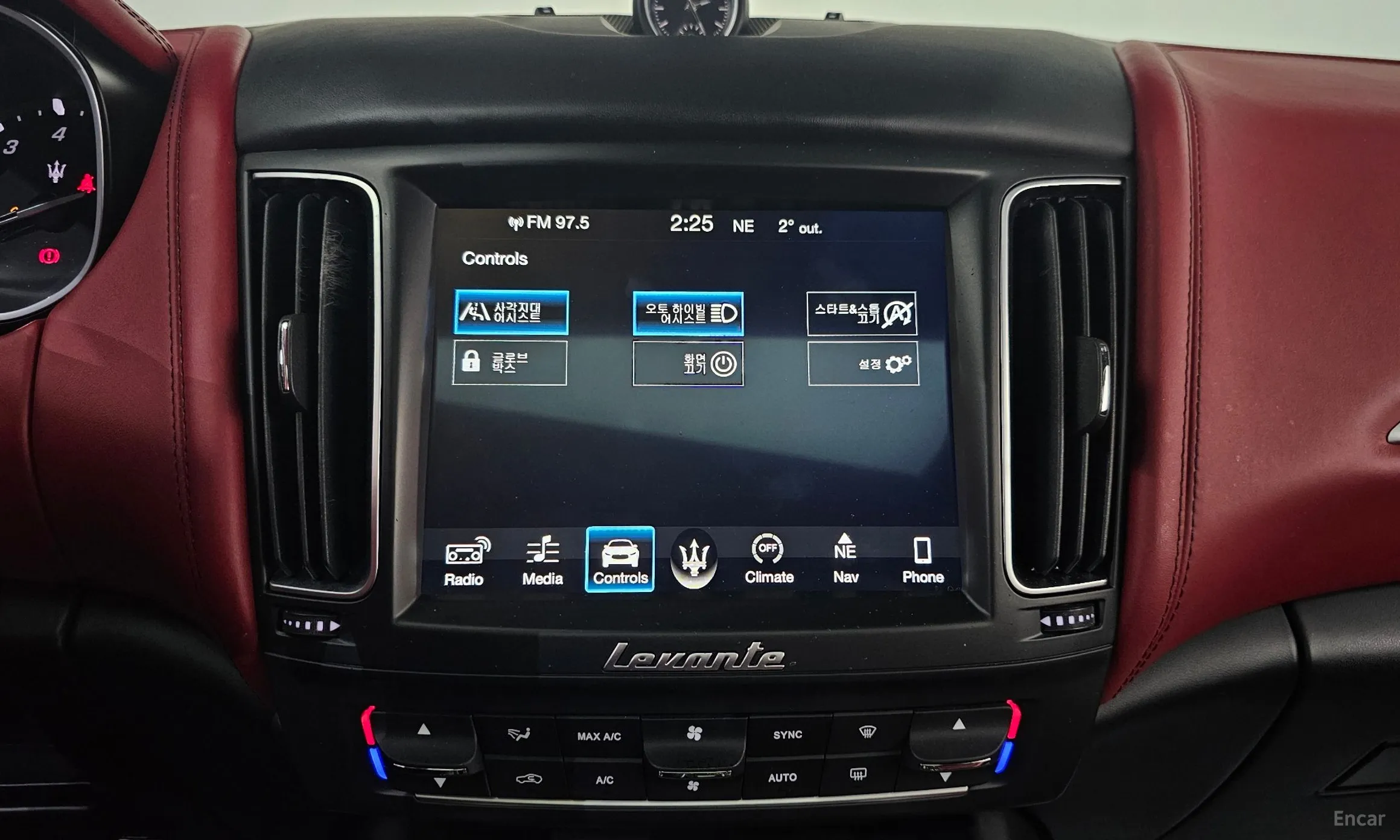 Maserati Levante превью 17