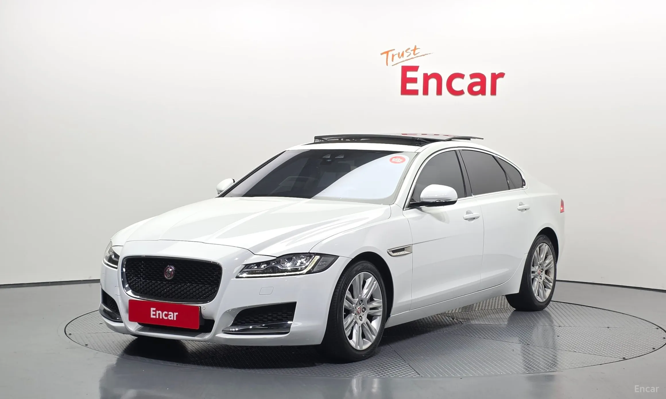 Jaguar XF (x260)