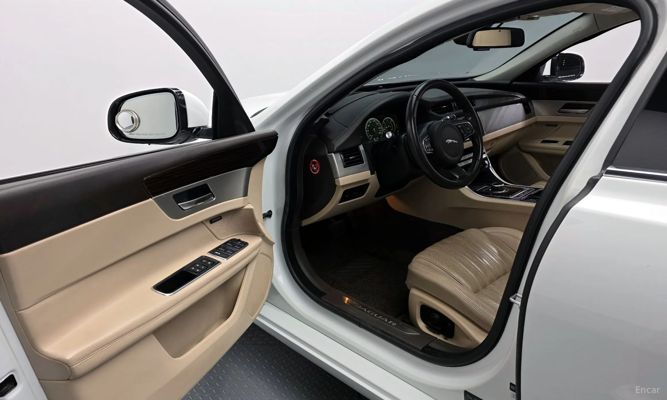 Jaguar XF (x260) превью 10