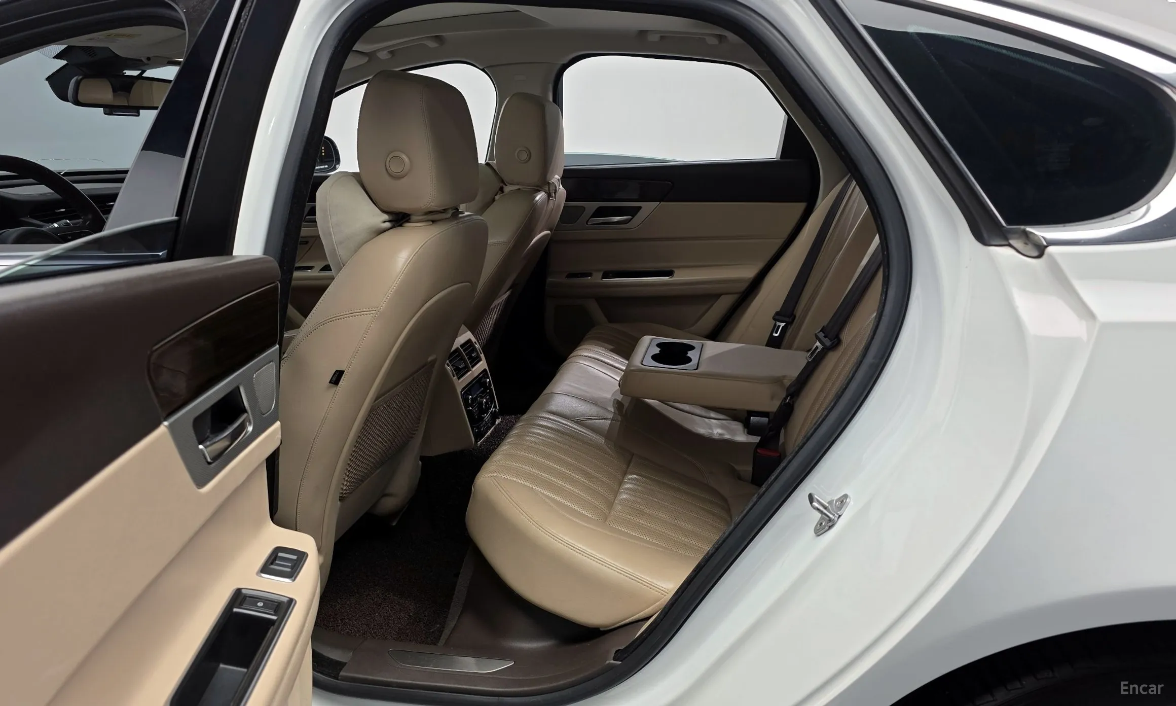 Jaguar XF (x260) превью 12