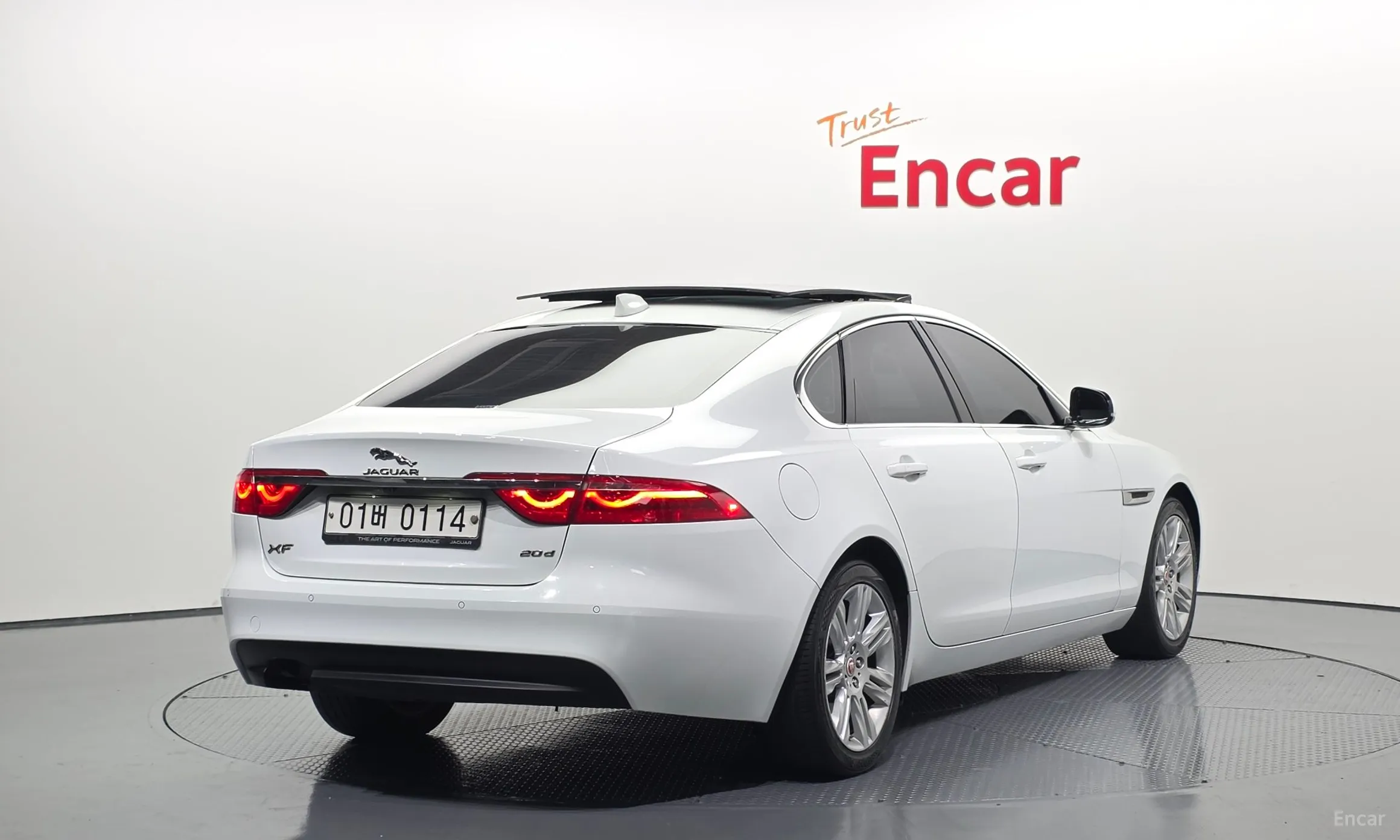 Jaguar XF (x260)