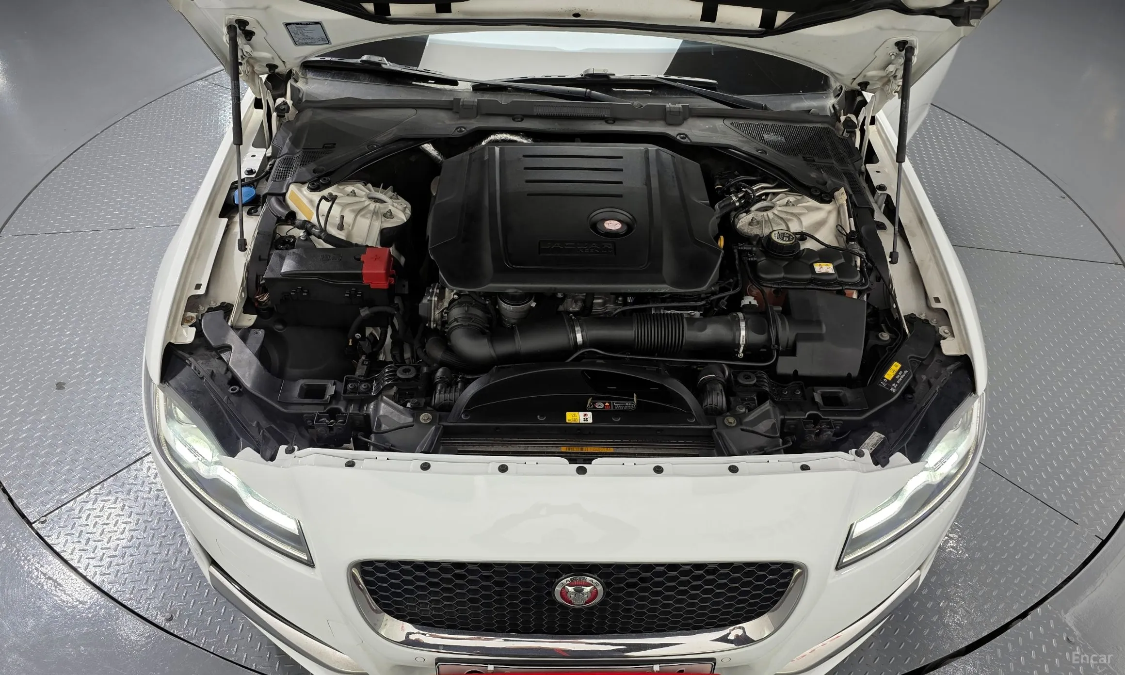 Jaguar XF (x260) превью 6