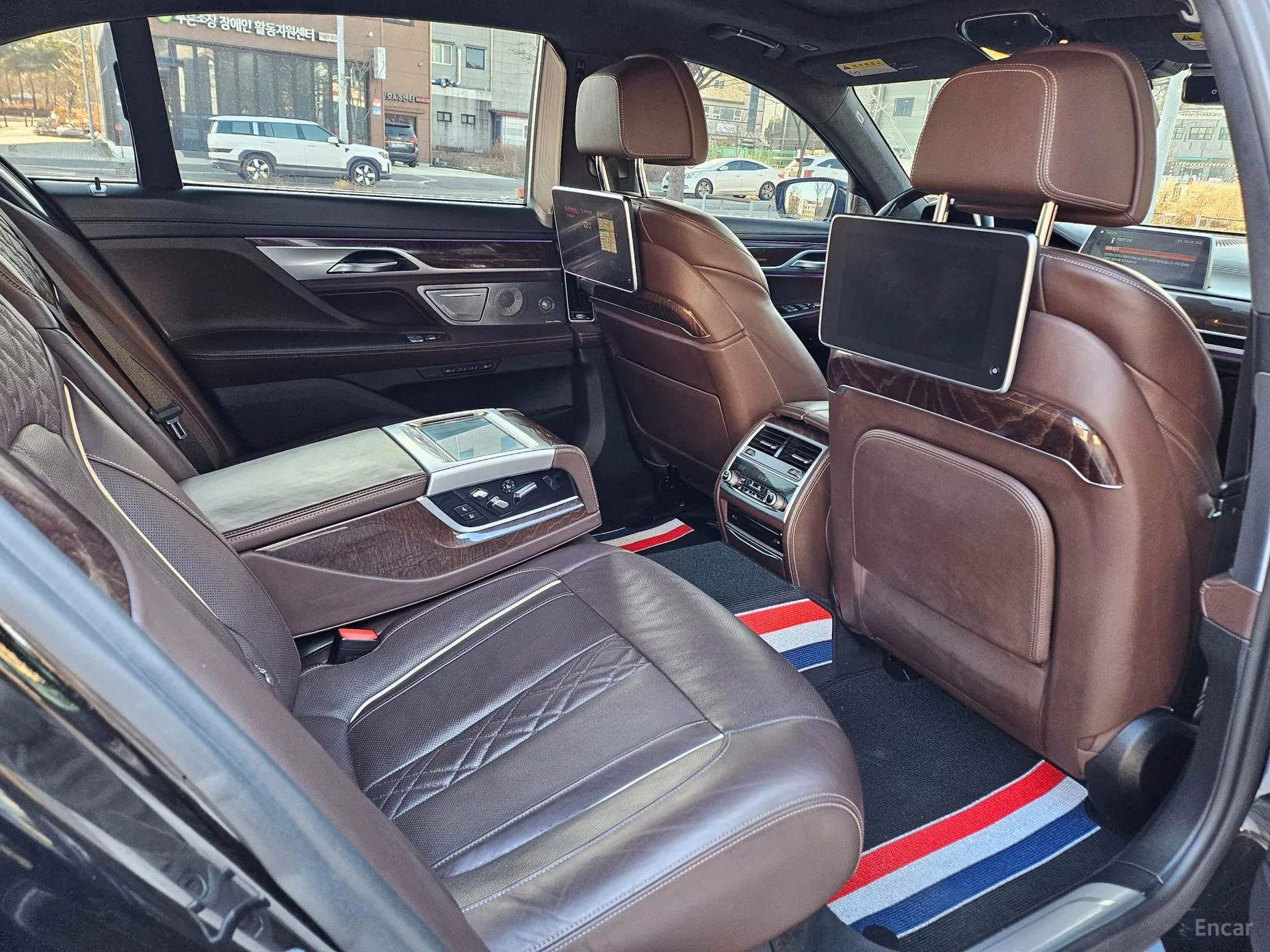 BMW 7 Series (G11) превью 14