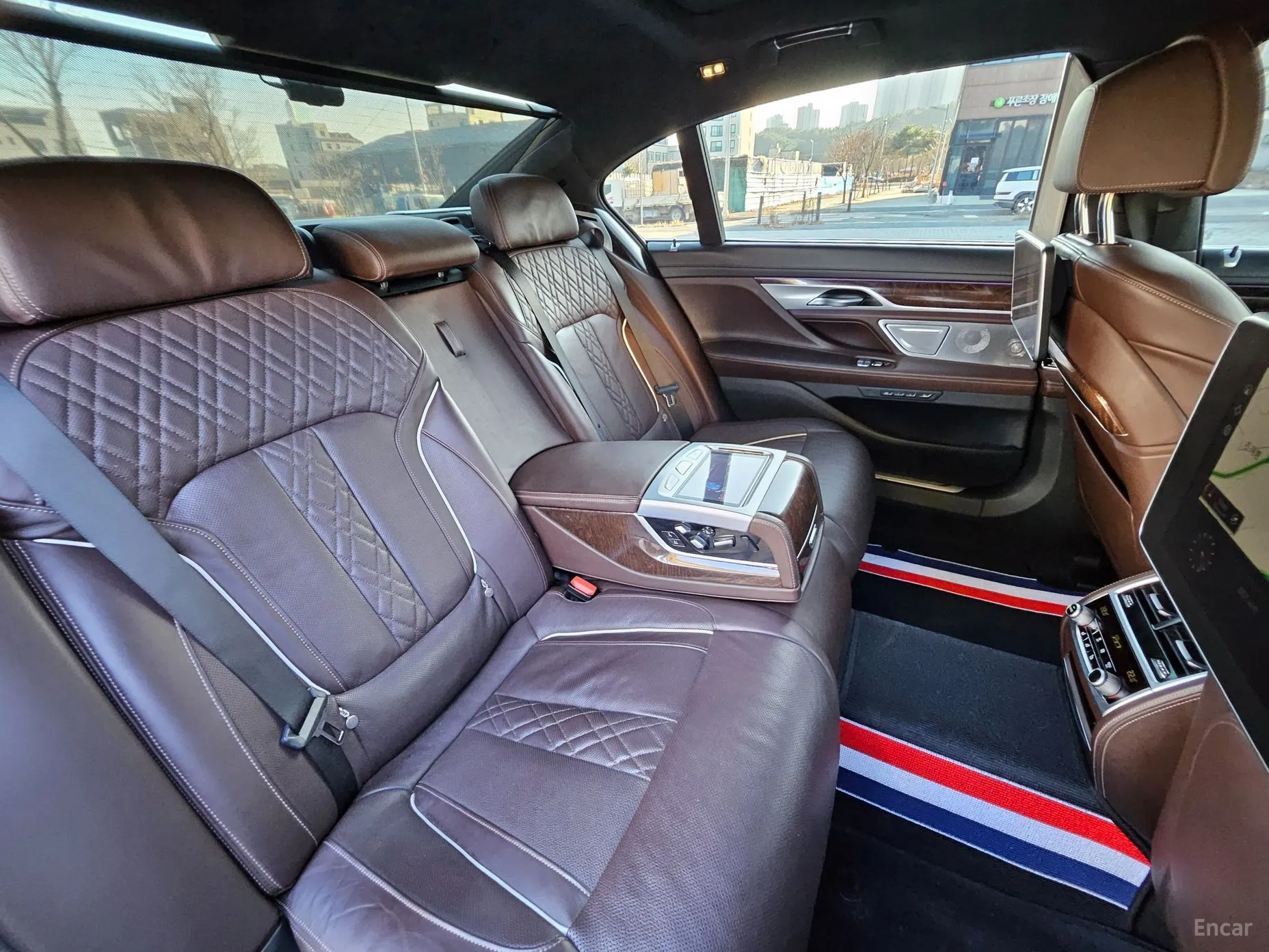 BMW 7 Series (G11) превью 19