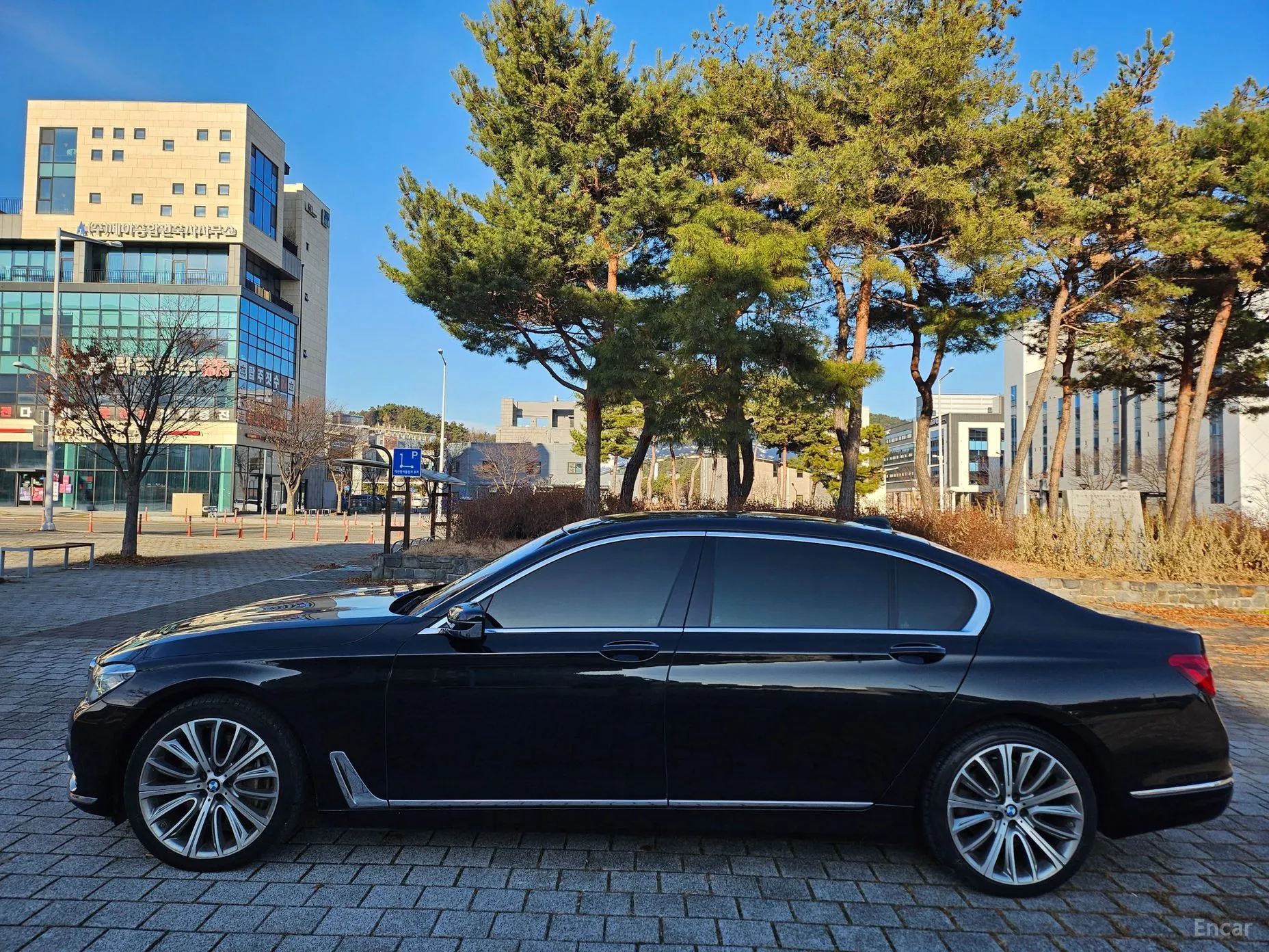 BMW 7 Series (G11) превью 4
