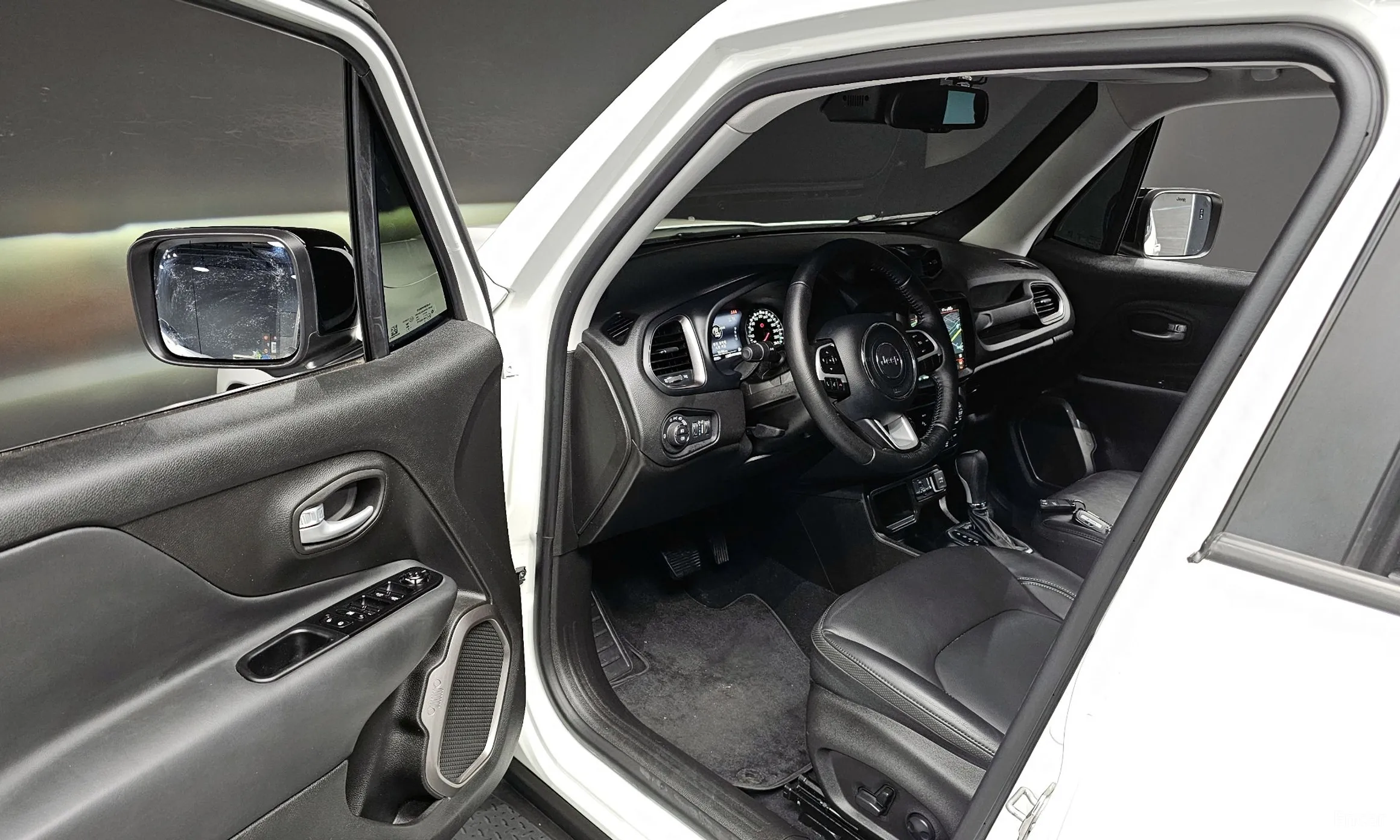 Jeep Renegade превью 11
