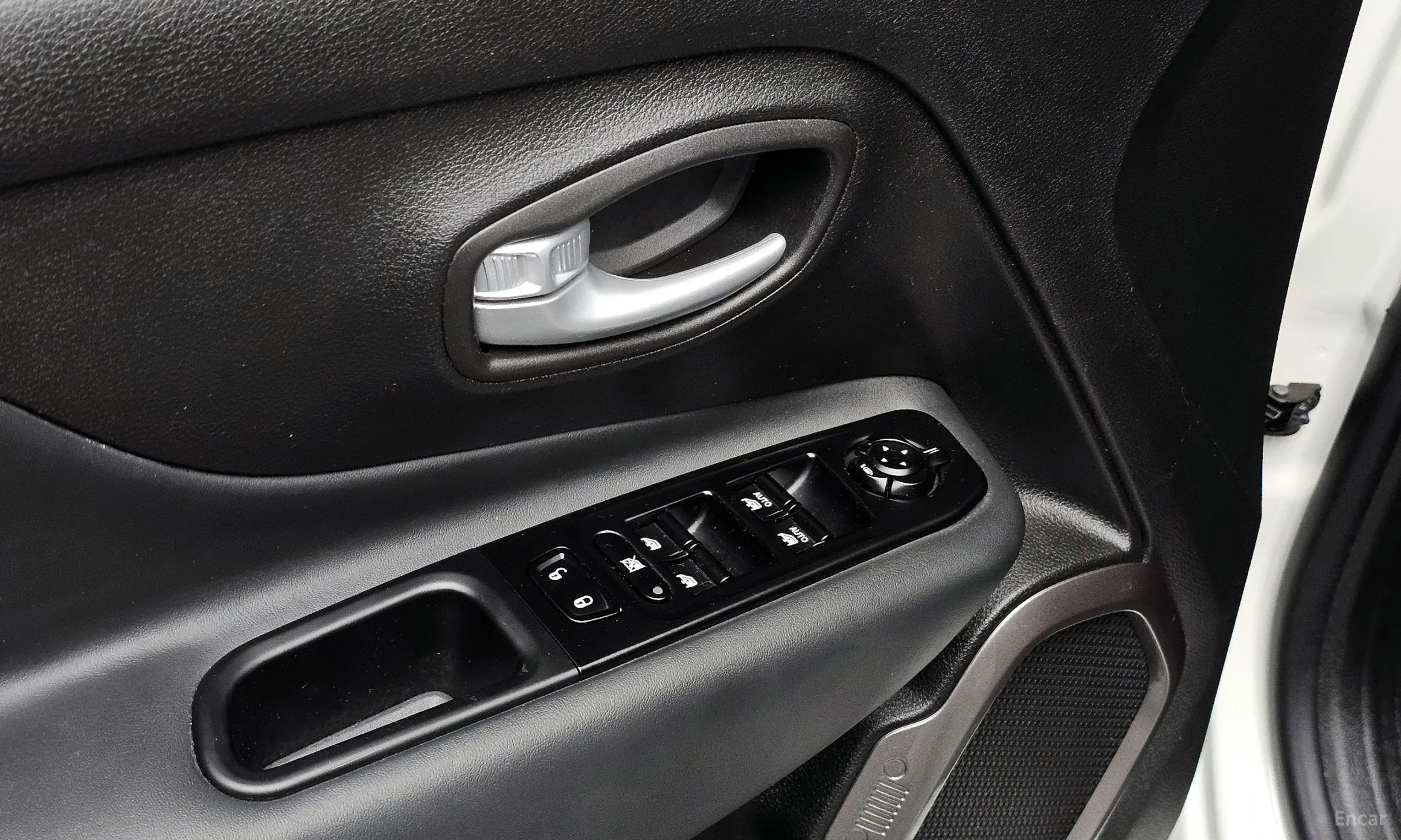 Jeep Renegade превью 19