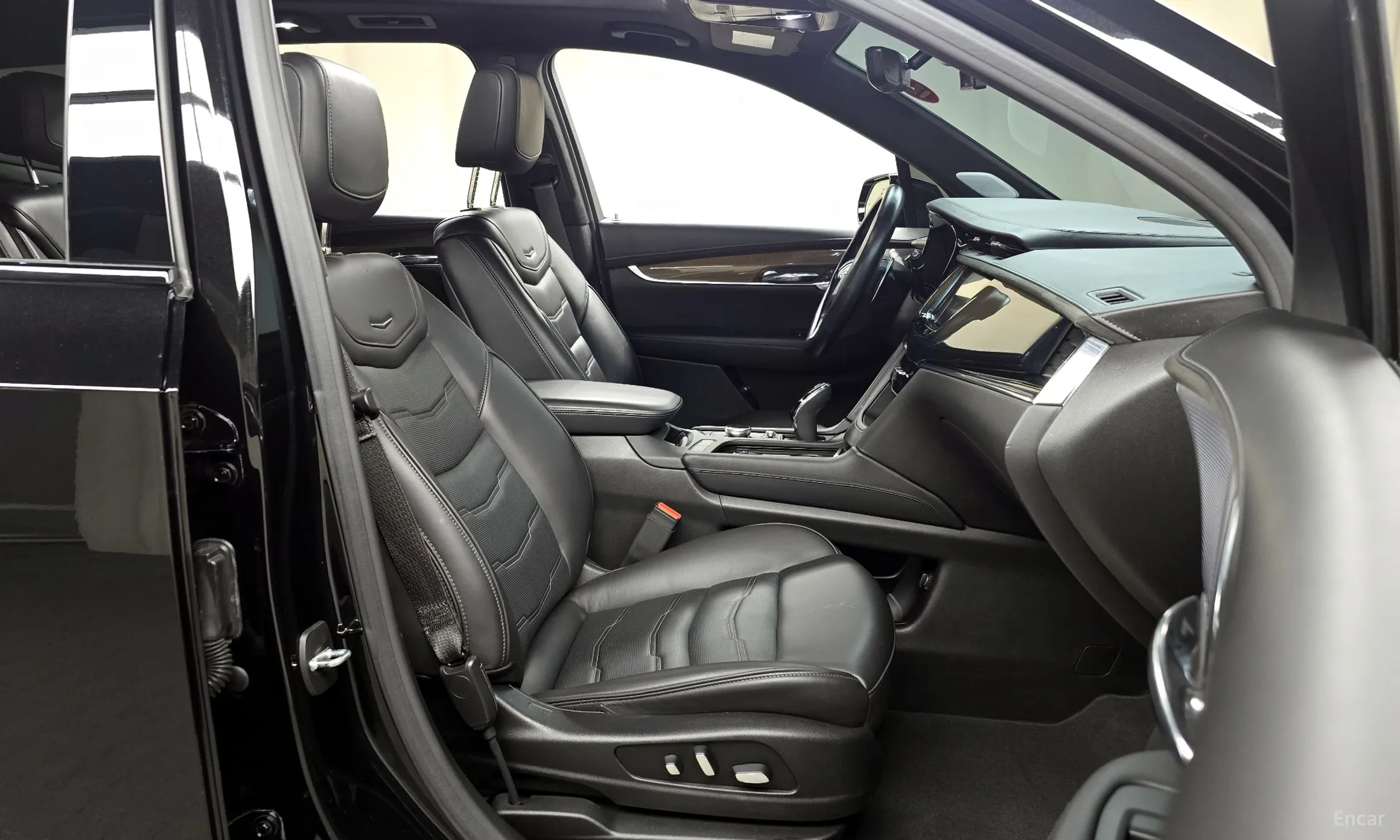 Cadillac XT6 превью 10