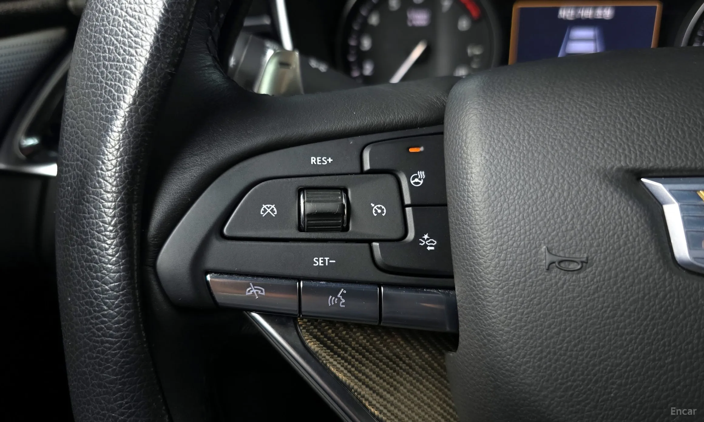 Cadillac XT6 превью 18