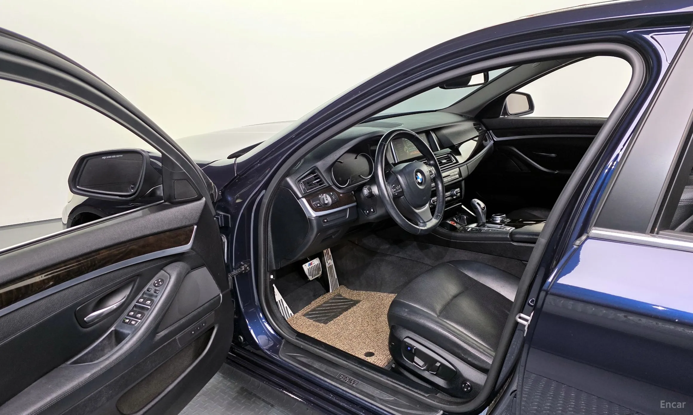 BMW 5 Series (F10) превью 10