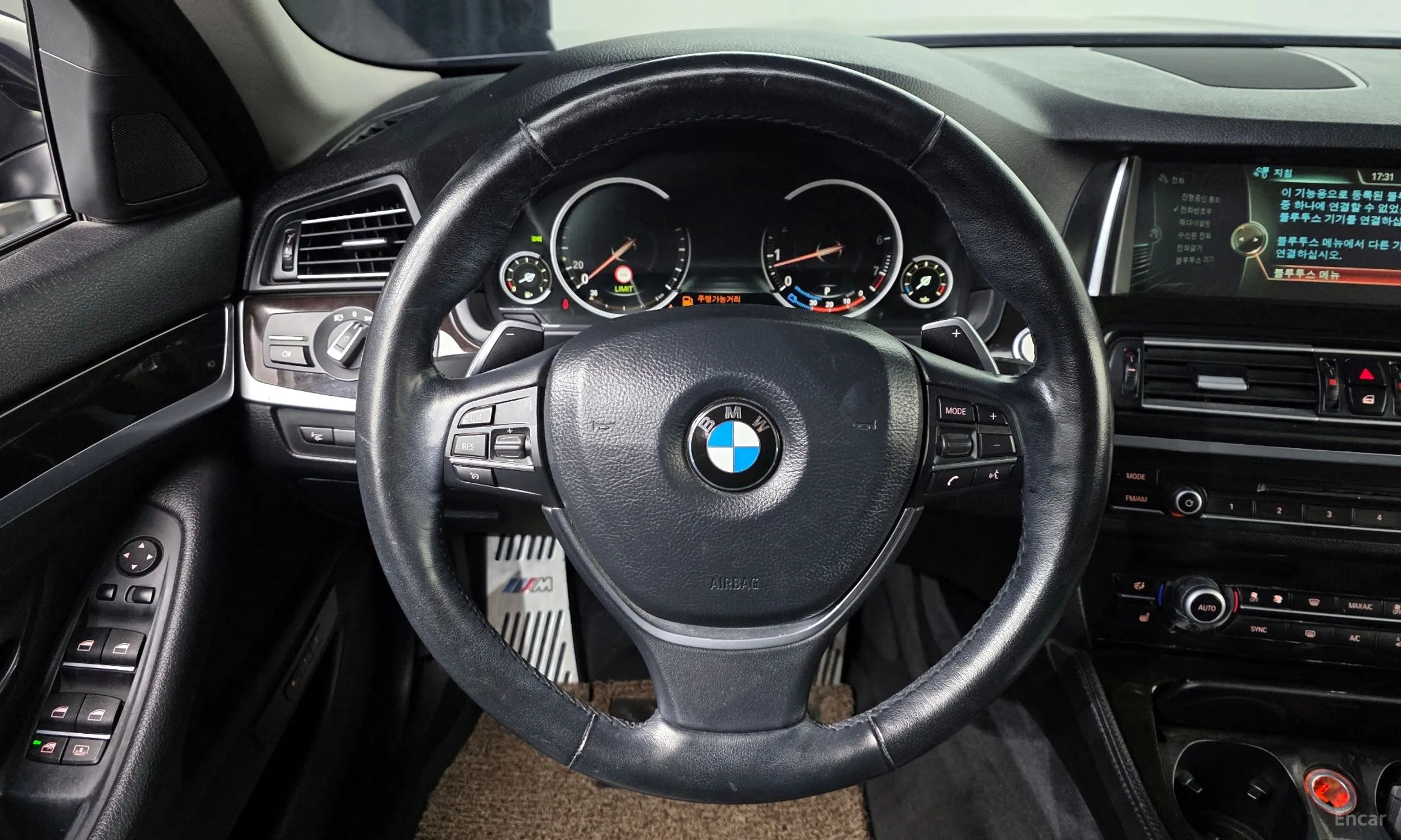 BMW 5 Series (F10) превью 15