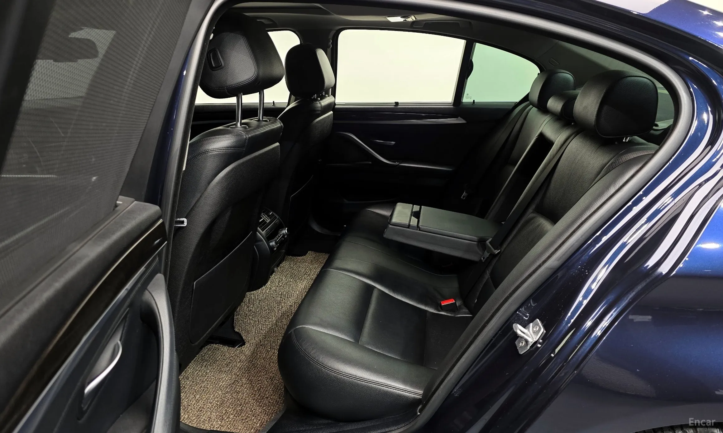 BMW 5 Series (F10) превью 19