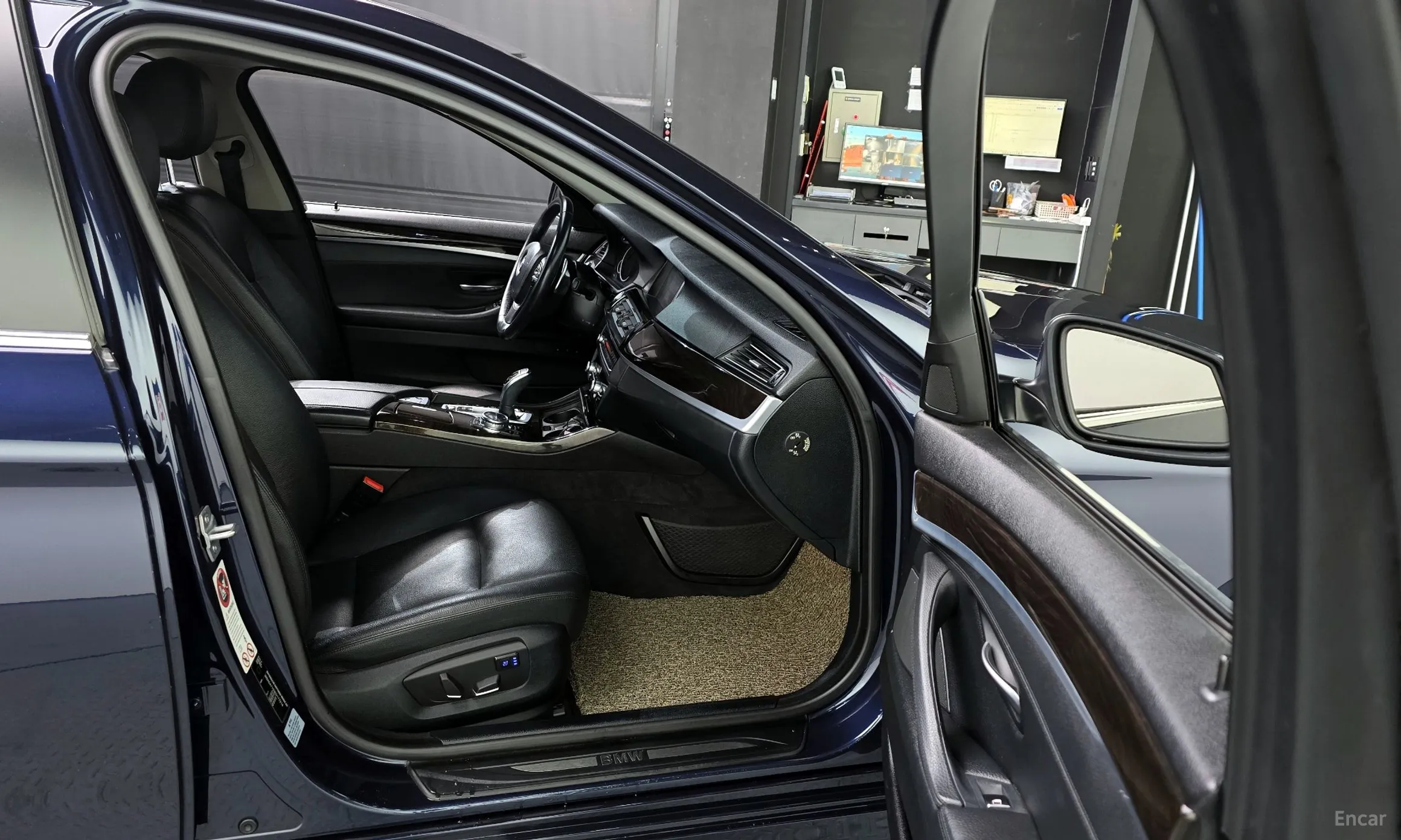 BMW 5 Series (F10) превью 20