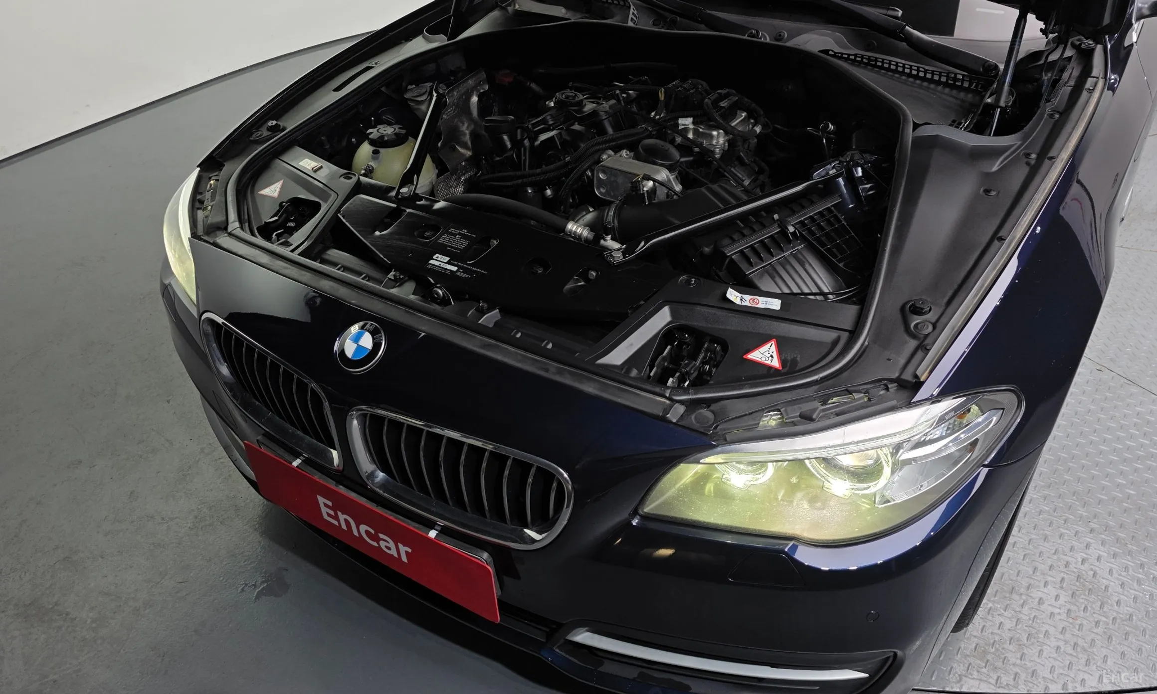 BMW 5 Series (F10) превью 6