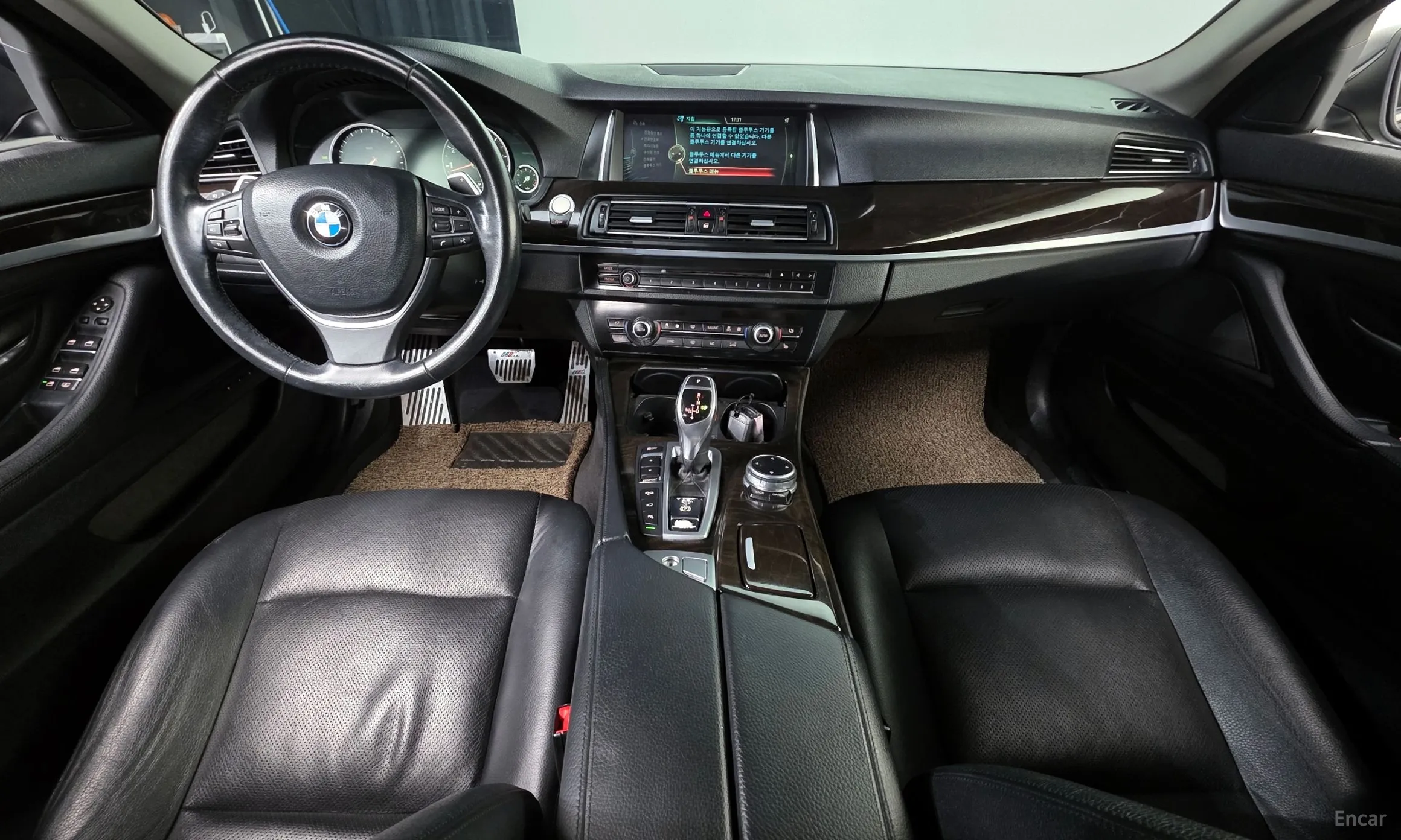 BMW 5 Series (F10) превью 7