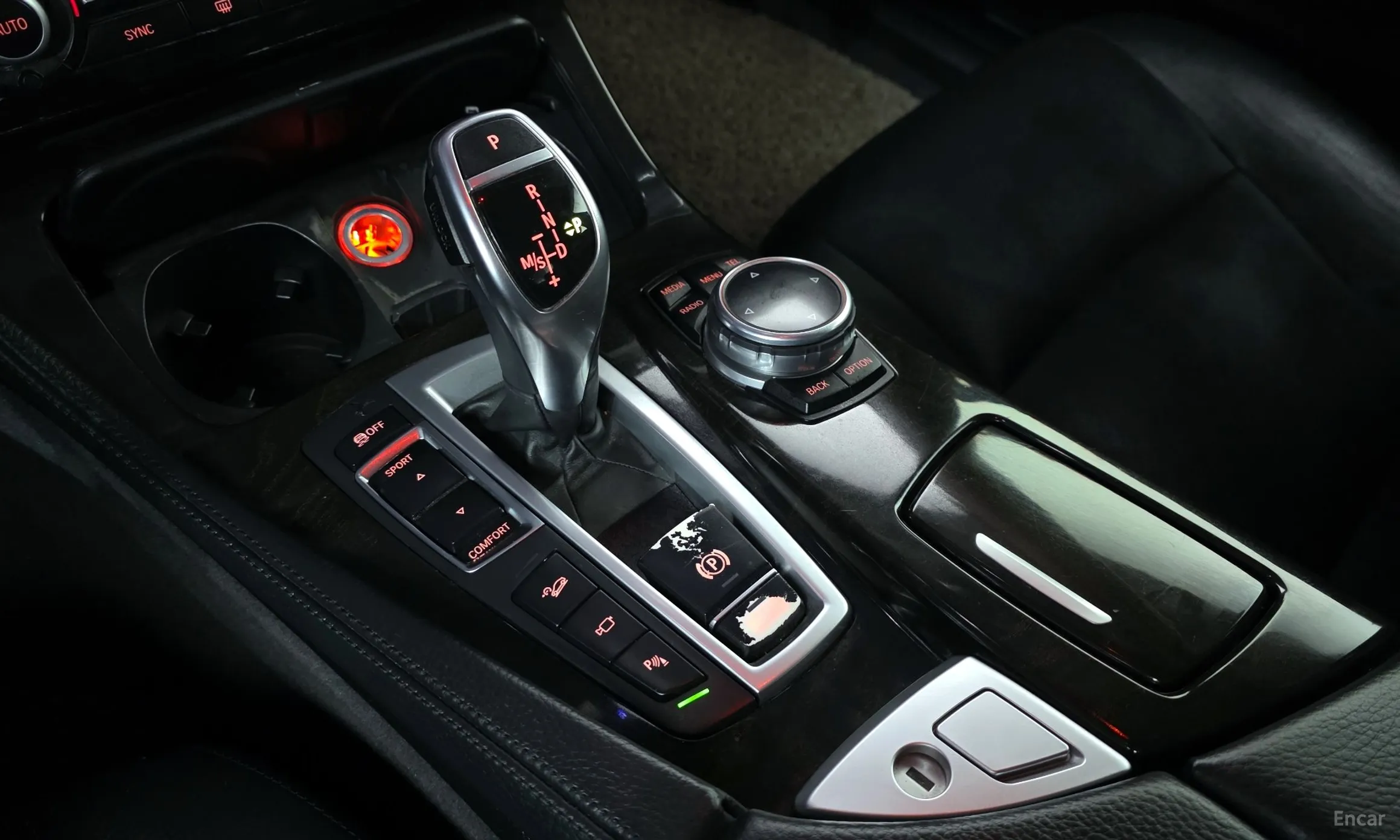 BMW 5 Series (F10) превью 9