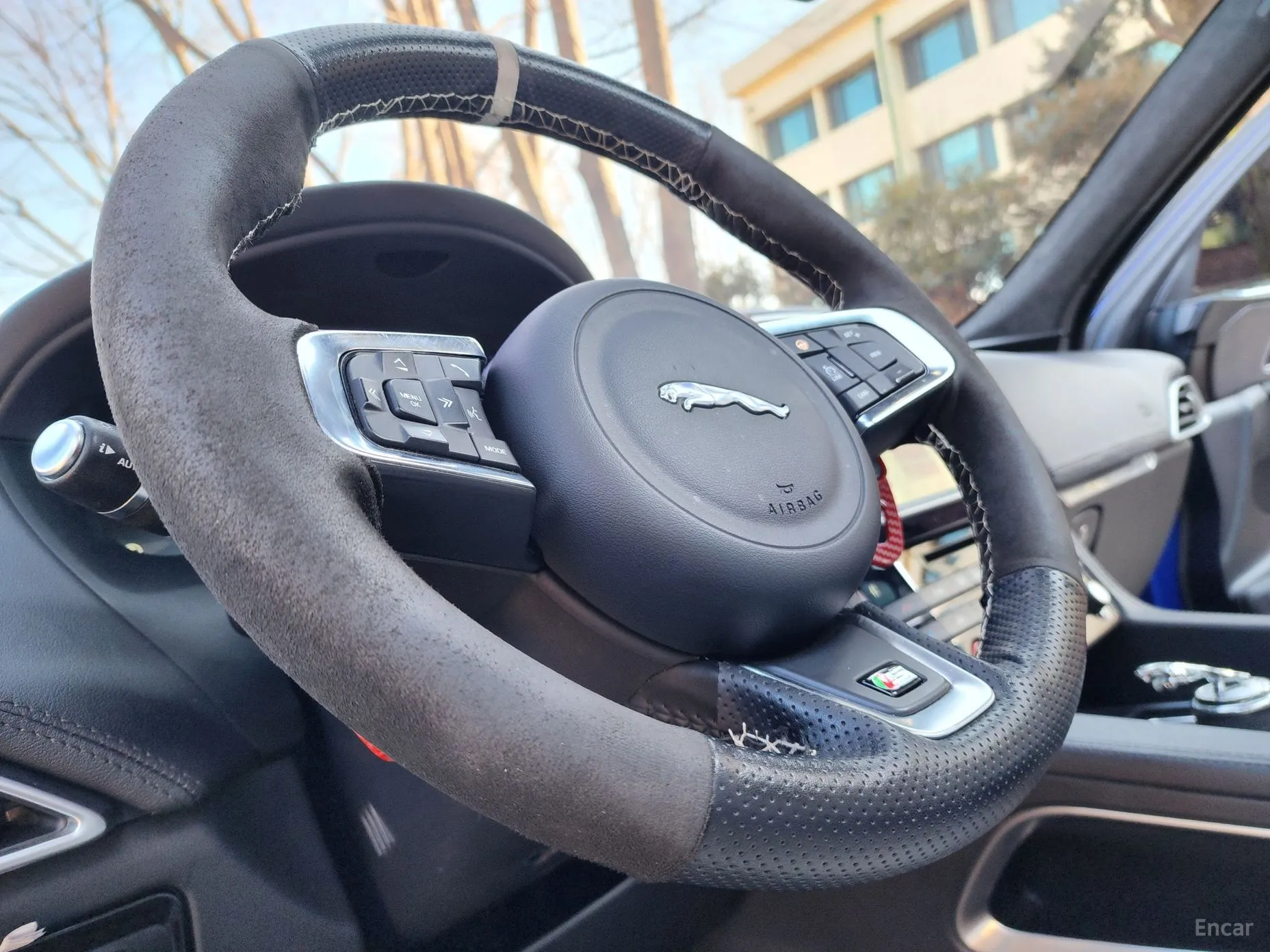 Jaguar F-PACE превью 13
