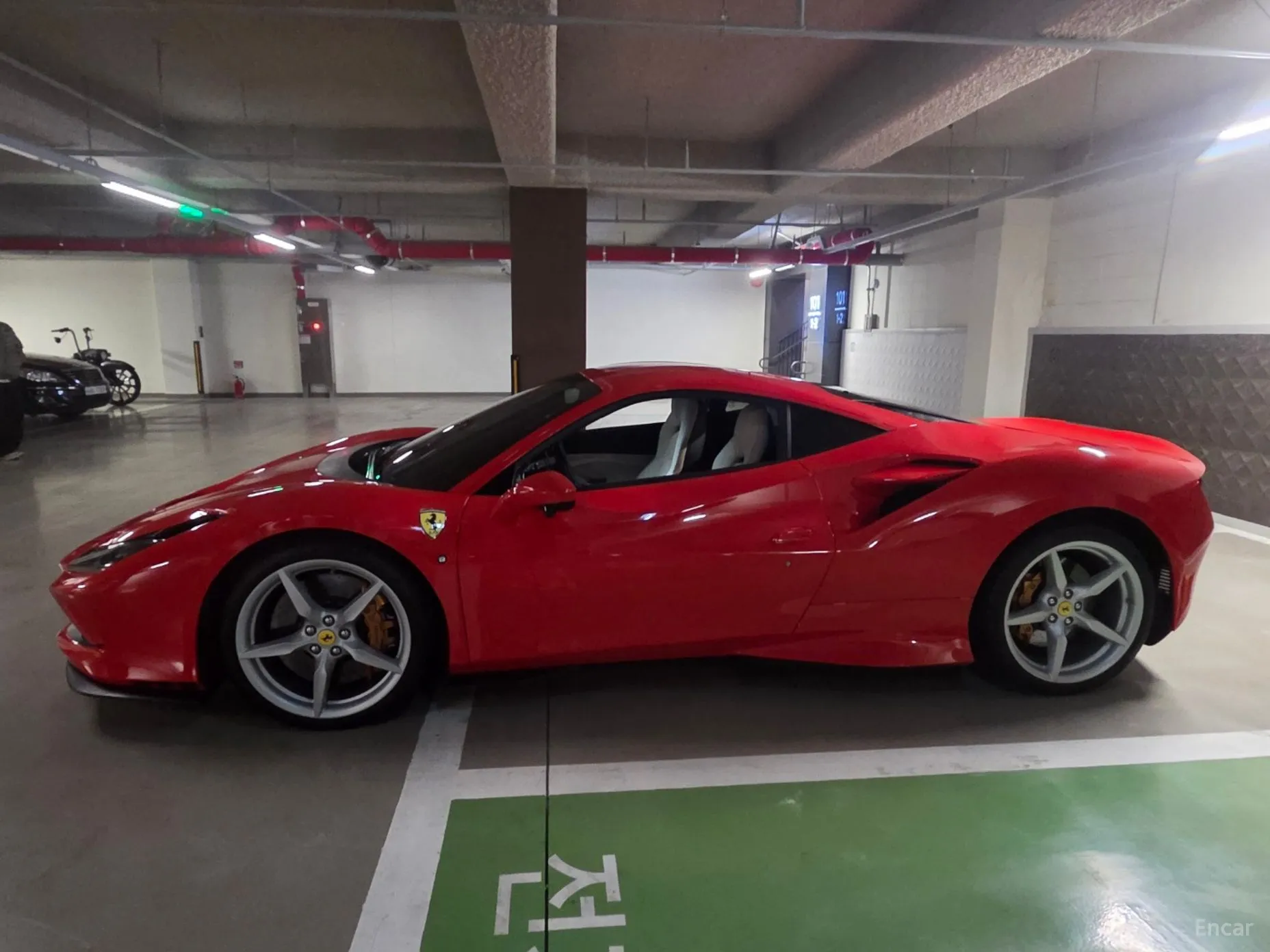 Ferrari F8 Tributo превью 3