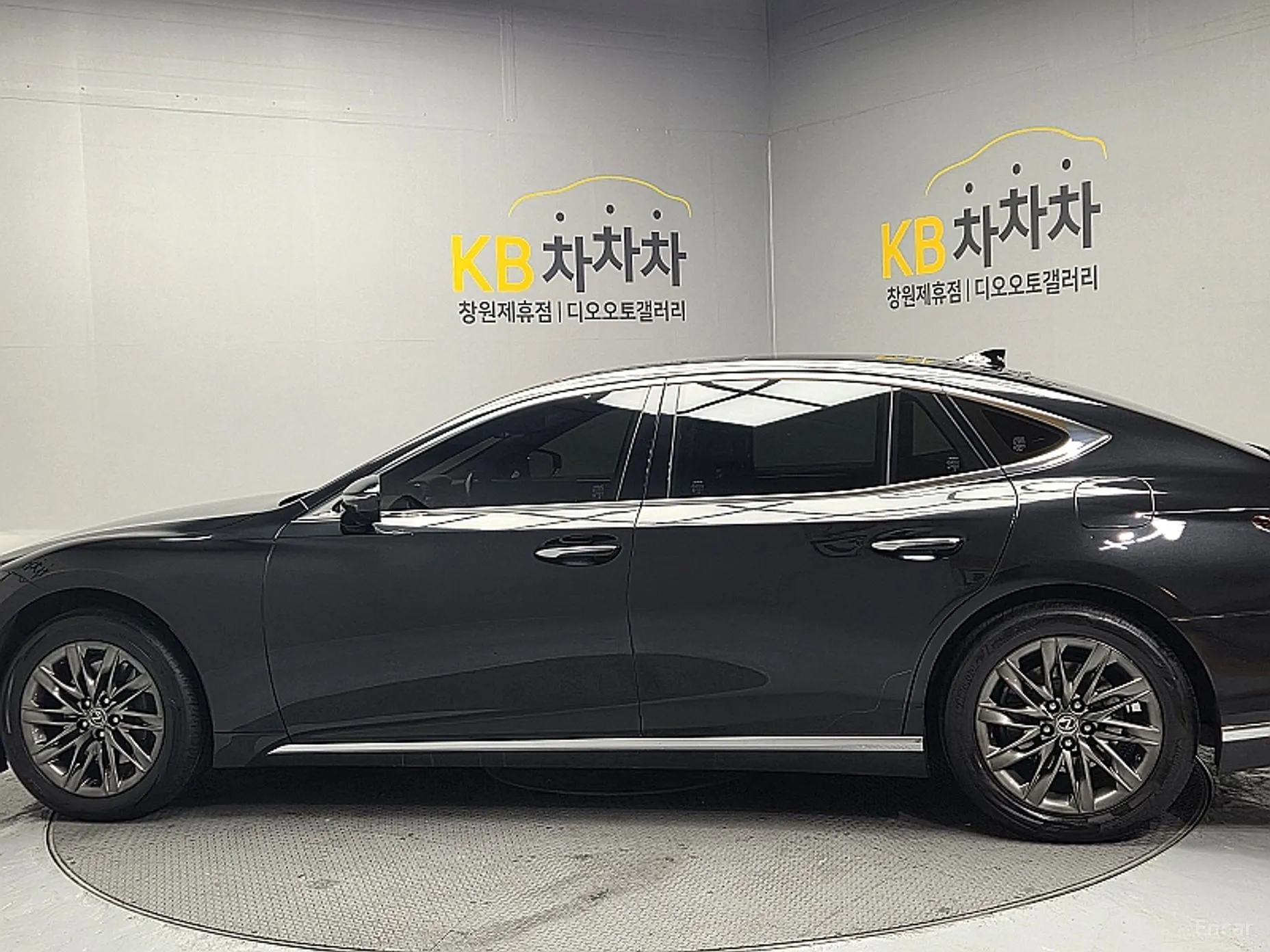 Lexus LS500 5th Generation превью 8