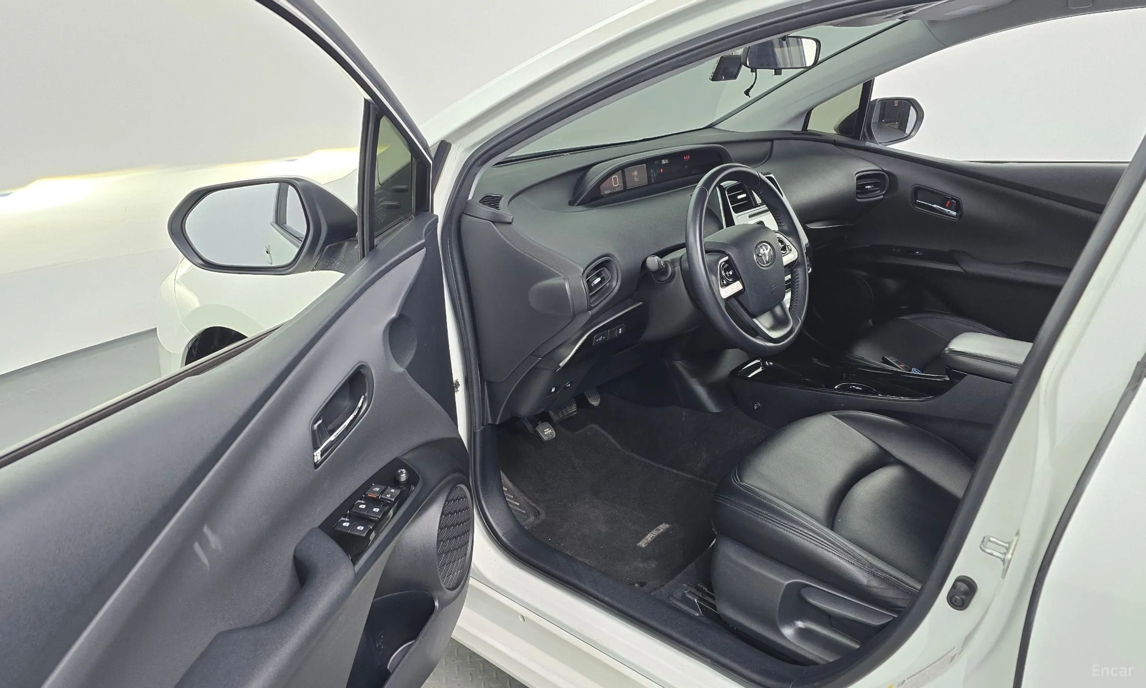 Toyota Prius 4th Generation превью 10