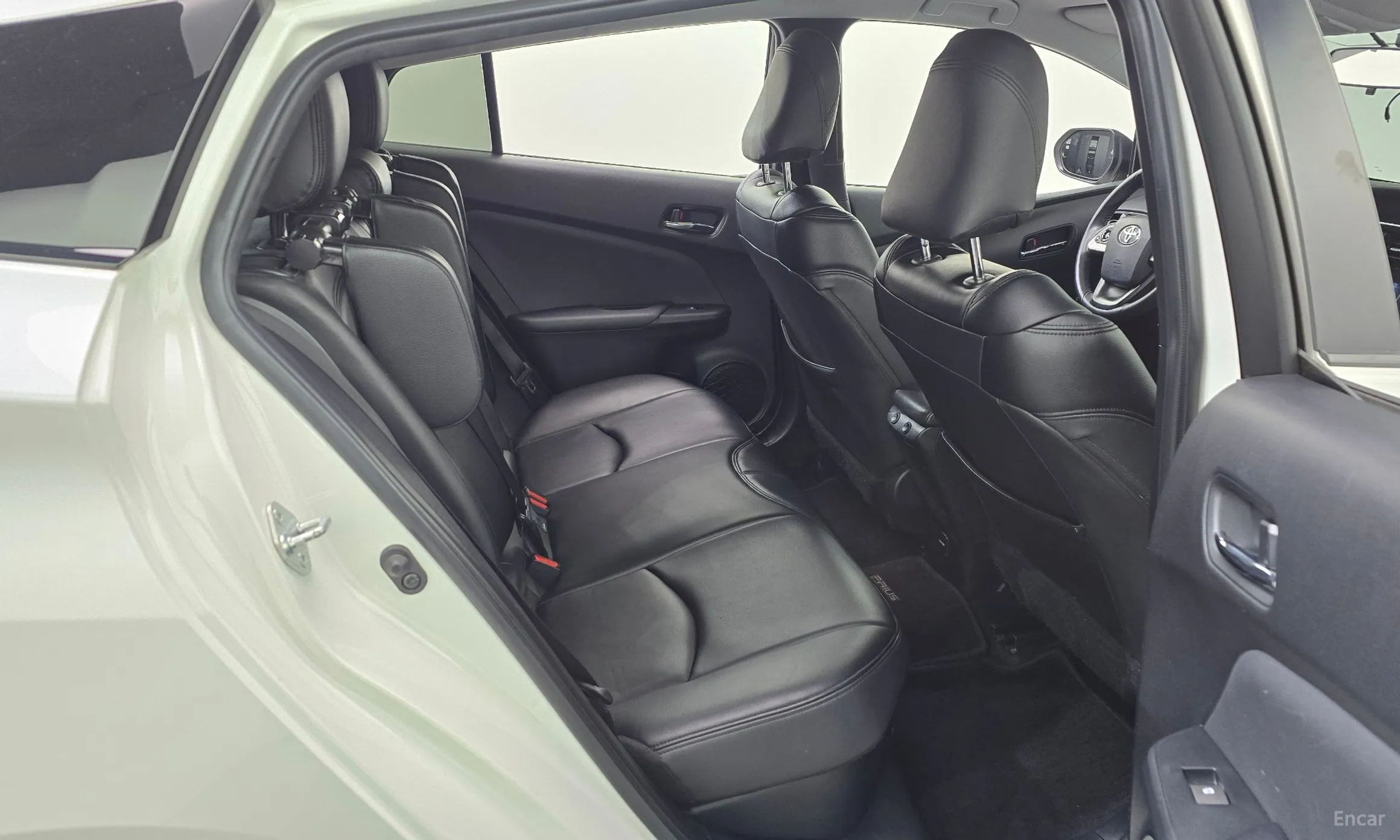 Toyota Prius 4th Generation превью 12