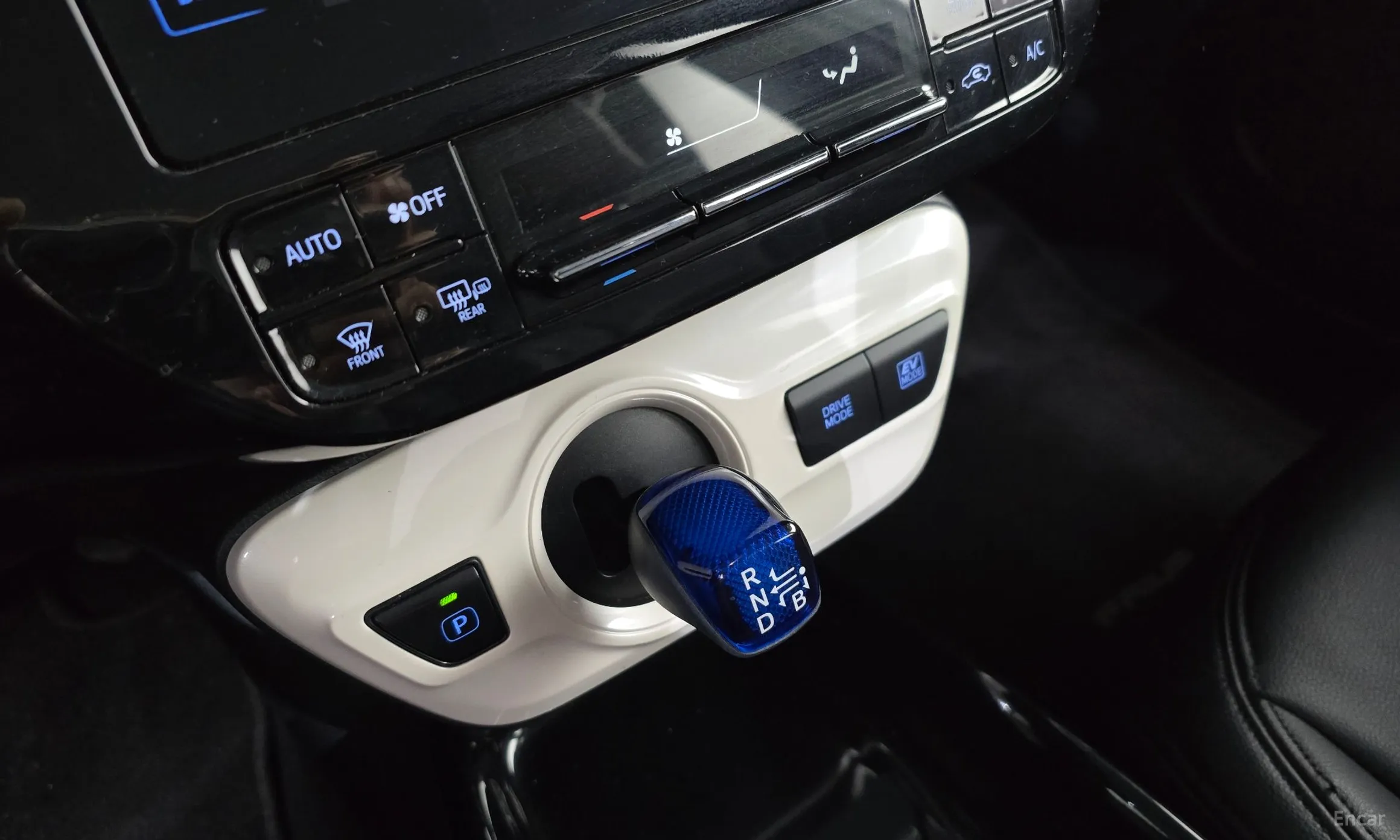 Toyota Prius 4th Generation превью 9