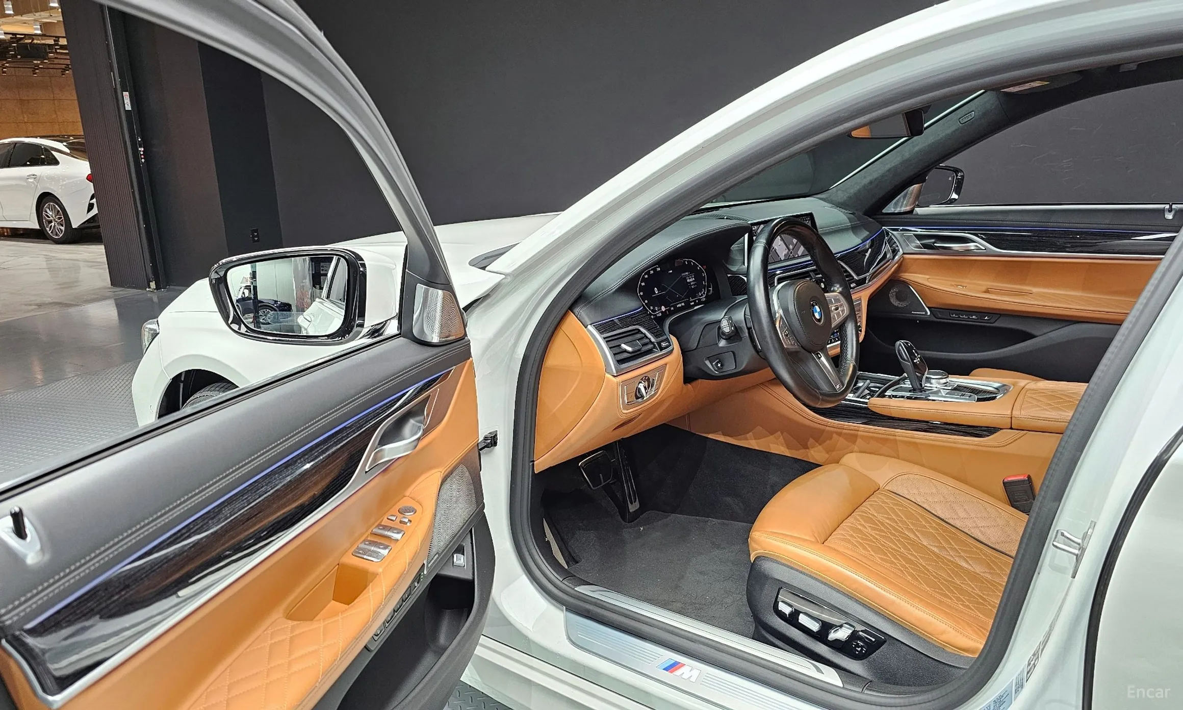 BMW 7 Series (G11) превью 11