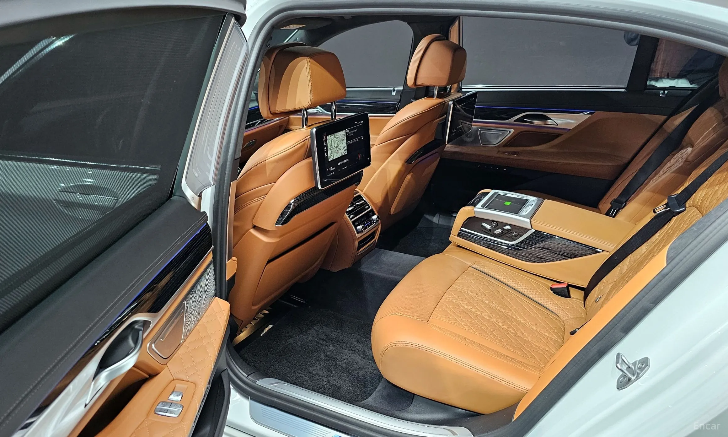 BMW 7 Series (G11) превью 12